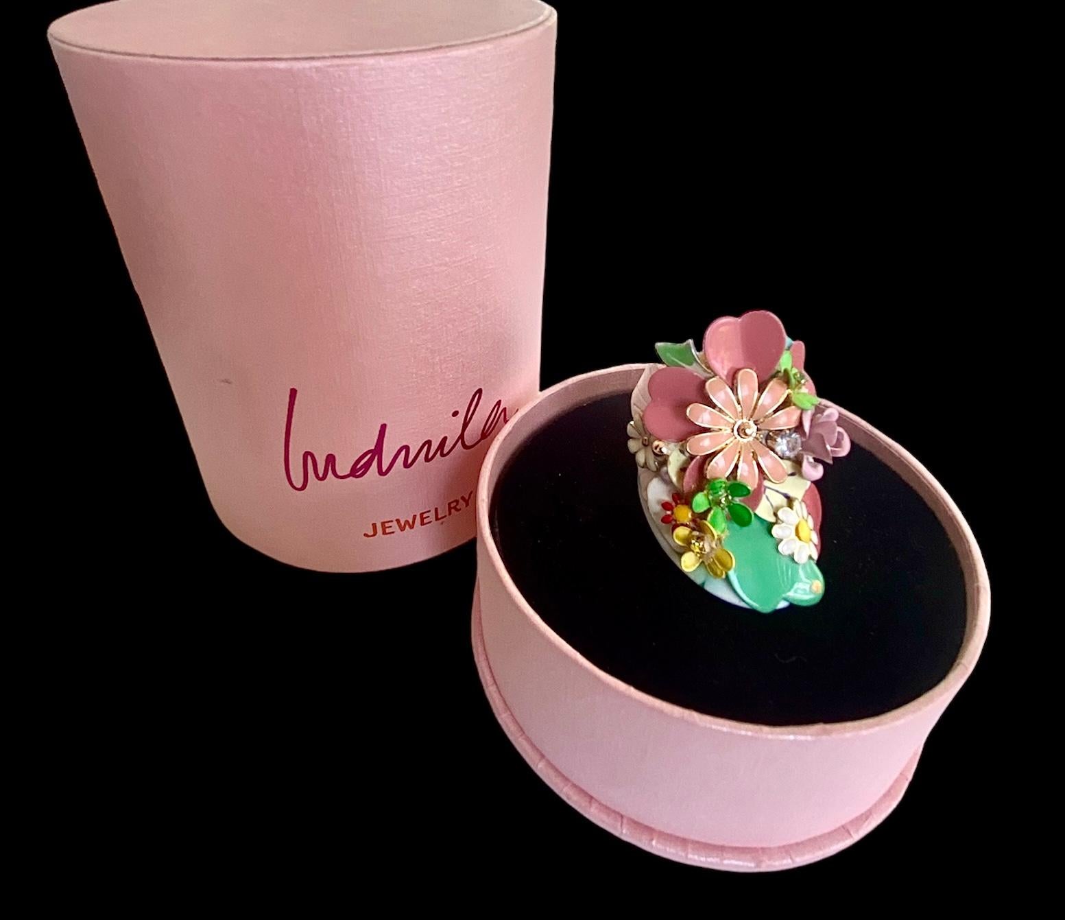 Women's or Men's One Off Ring. Handmade & High Upcycling. Resin, Crystal & Vintage Pieces. 20mm. For Sale