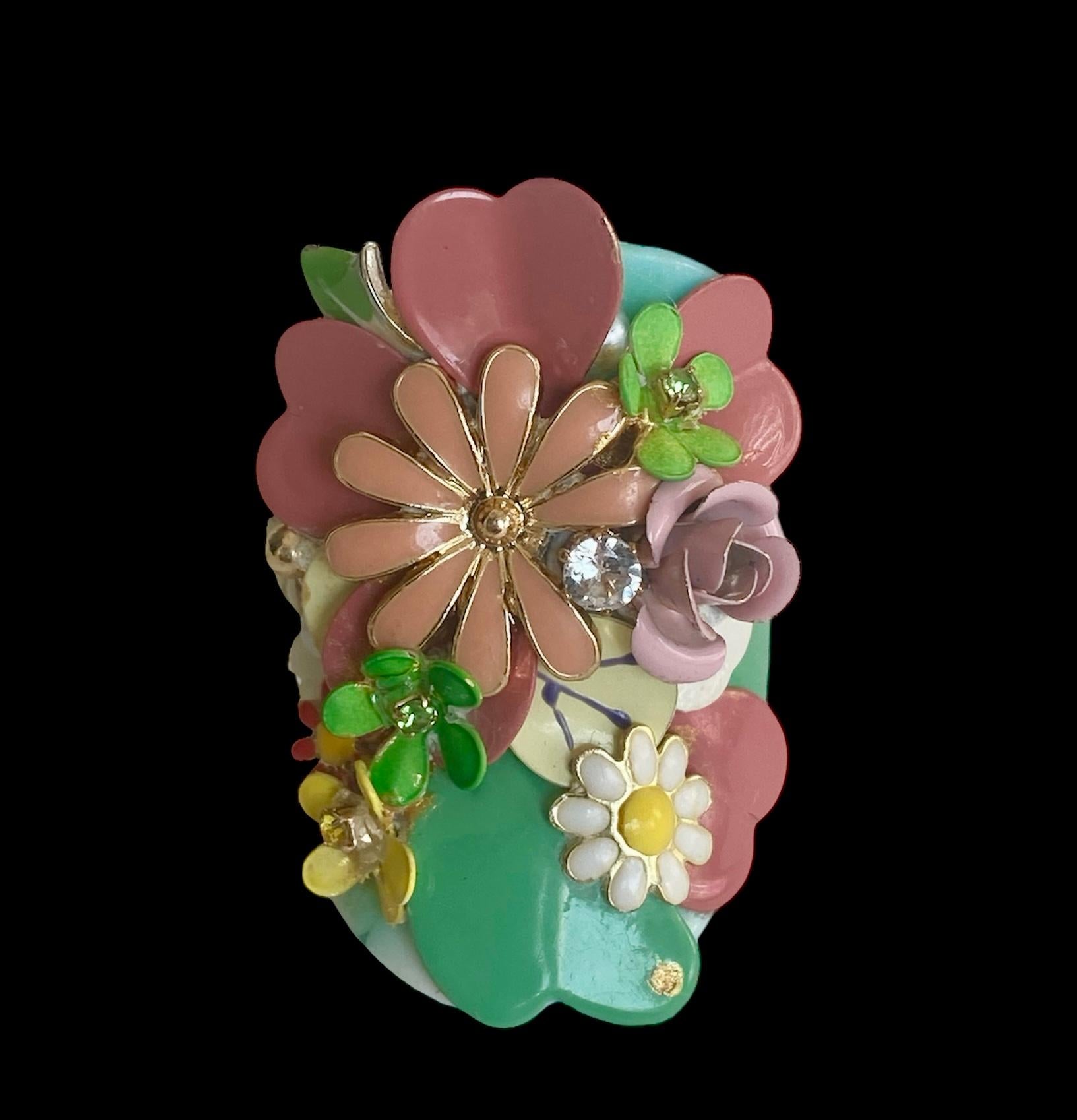 One Off Ring. Handmade & High Upcycling. Resin, Crystal & Vintage Pieces. 20mm. For Sale 1