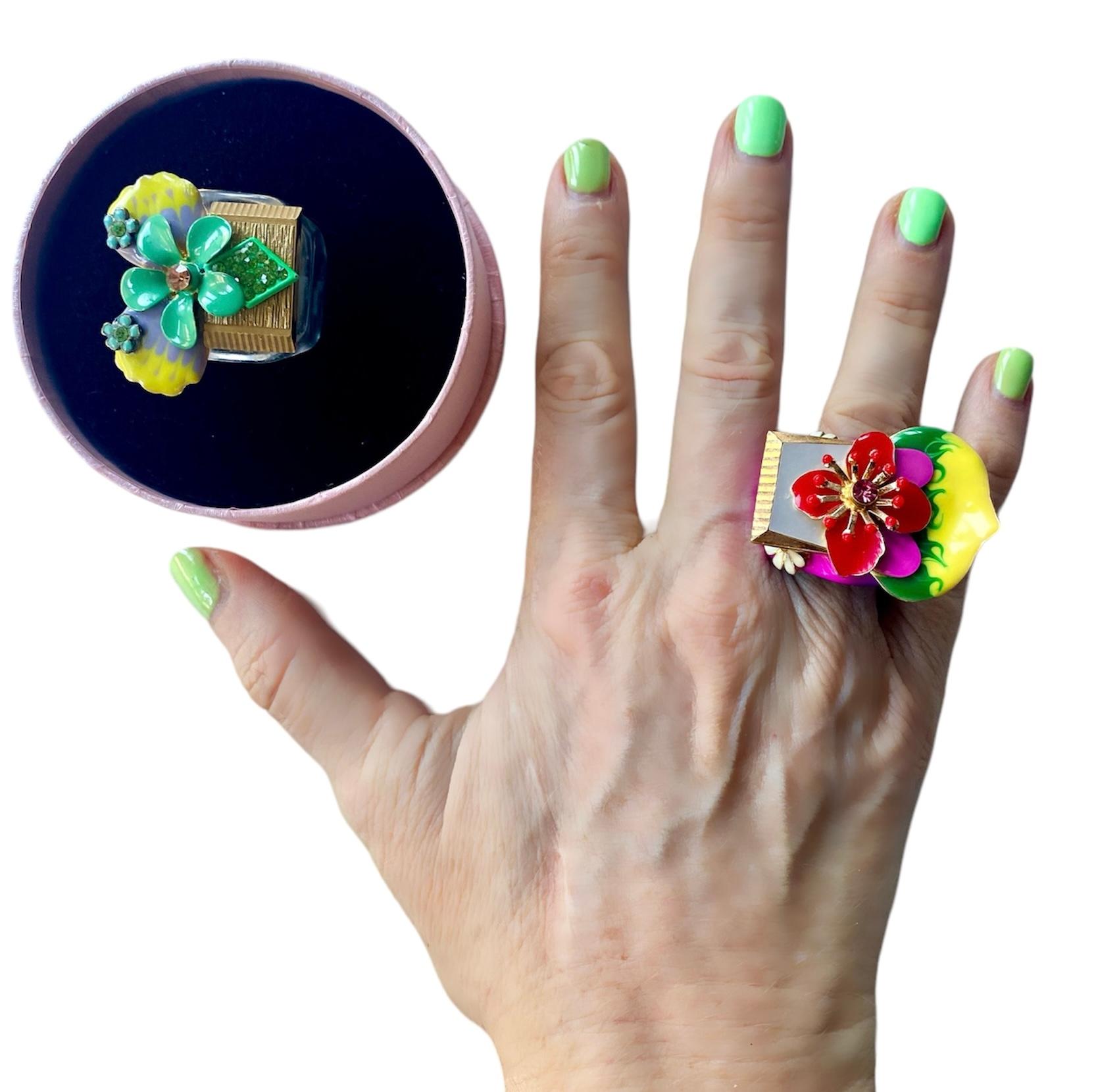 Anello unico. Handmade & High Upcycling. Pezzi in resina, cristallo e vintage. 18 mm. in vendita 5