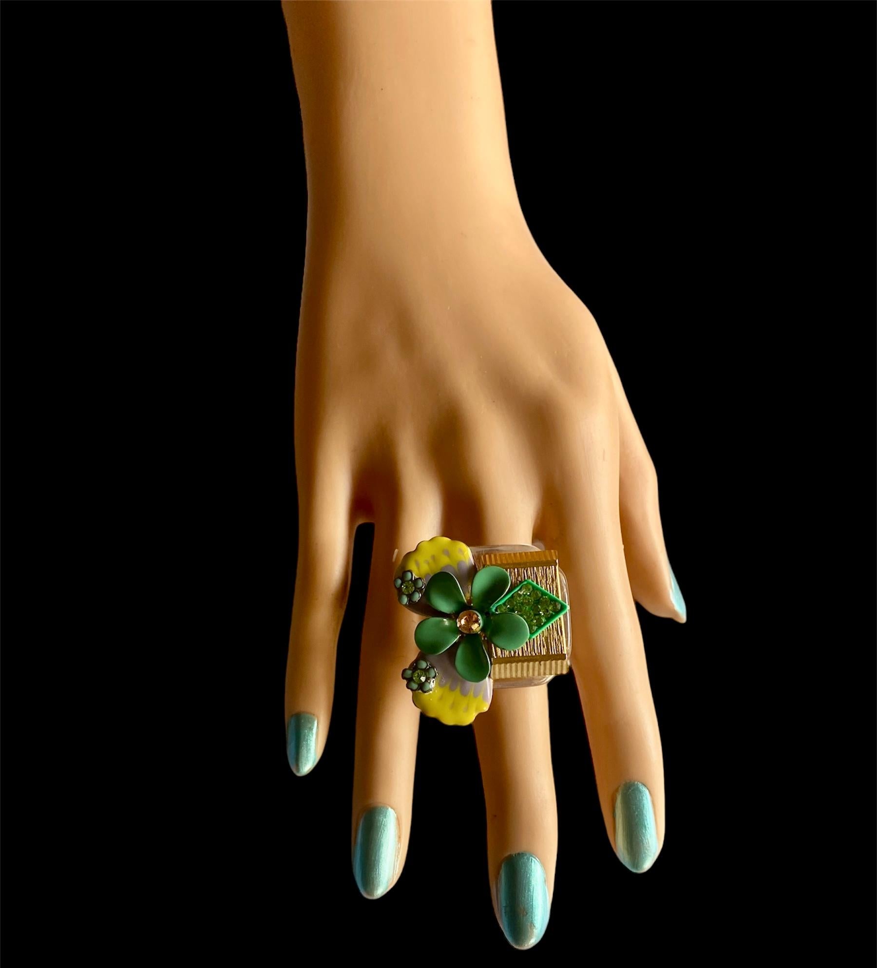 Anello unico. Handmade & High Upcycling. Pezzi in resina, cristallo e vintage. 18 mm. in vendita 5