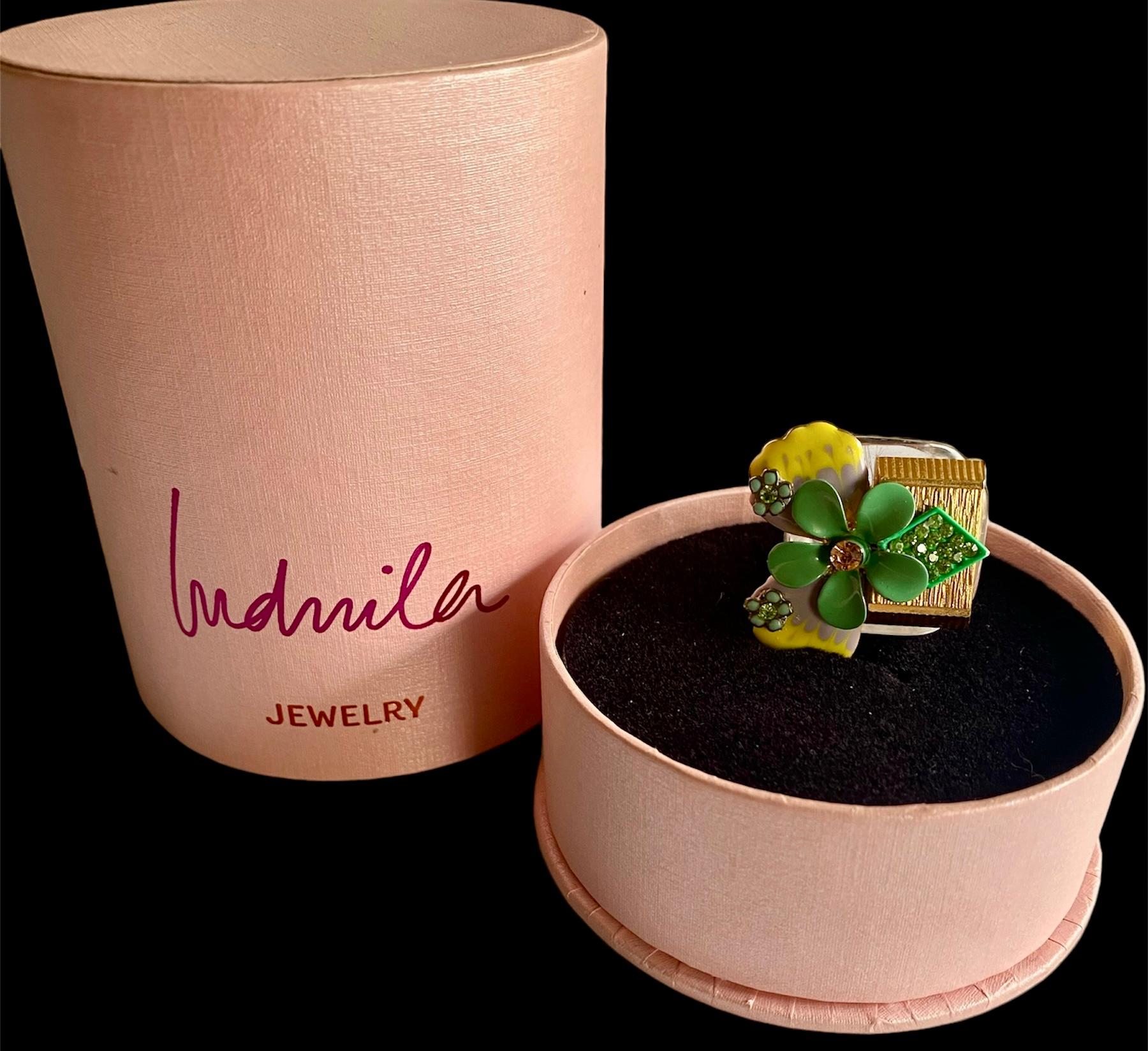 Anello unico. Handmade & High Upcycling. Pezzi in resina, cristallo e vintage. 18 mm. in vendita 1
