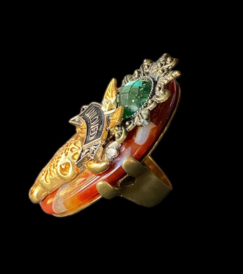 Anello unico. Upcycling elevato. Quarzo, bronzo placcato oro e elementi vintage. in vendita 4