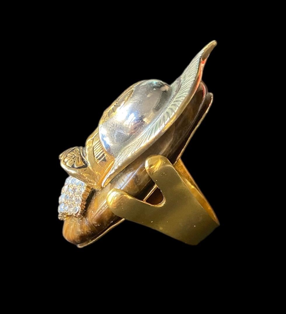 Anello unico. Upcycling elevato. Quarzo, bronzo placcato oro e elementi vintage. in vendita 4