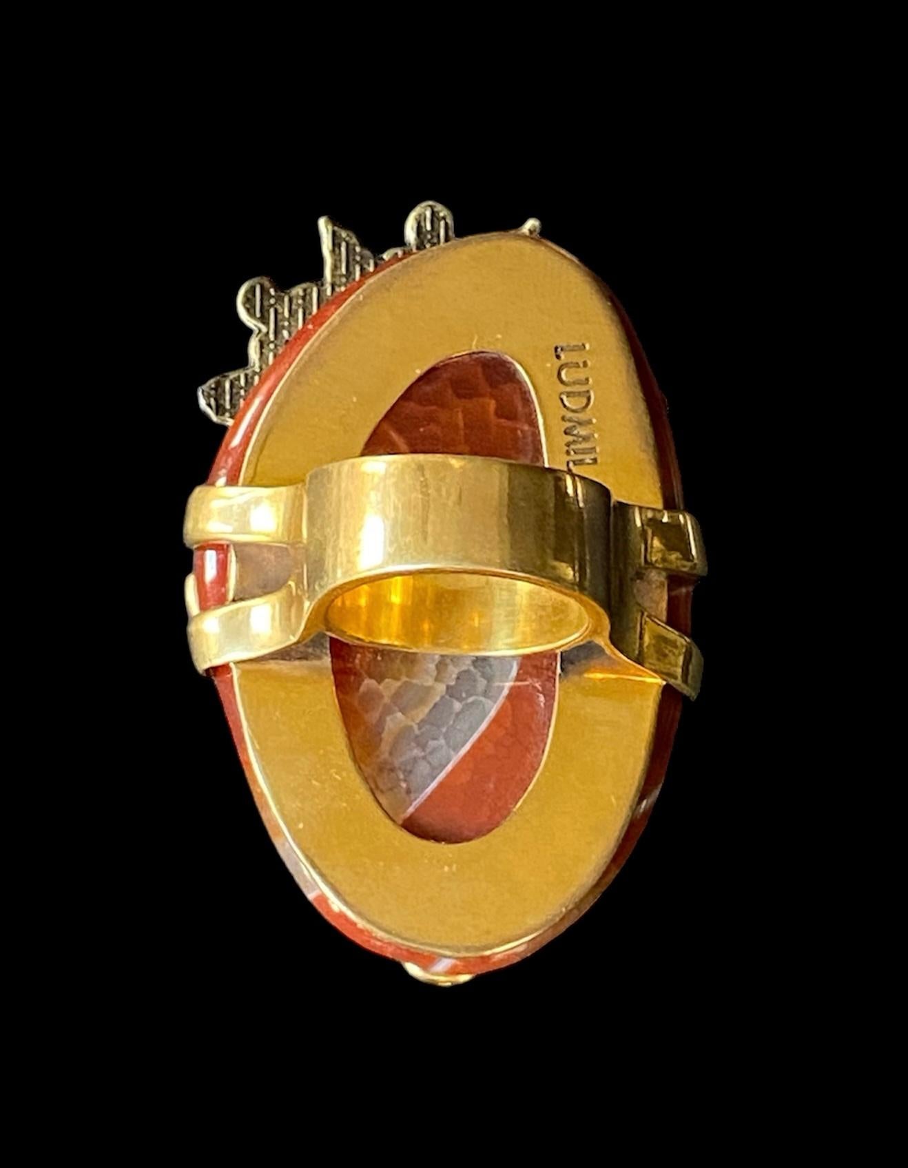 Anello unico. Upcycling elevato. Quarzo, bronzo placcato oro e elementi vintage. in vendita 6