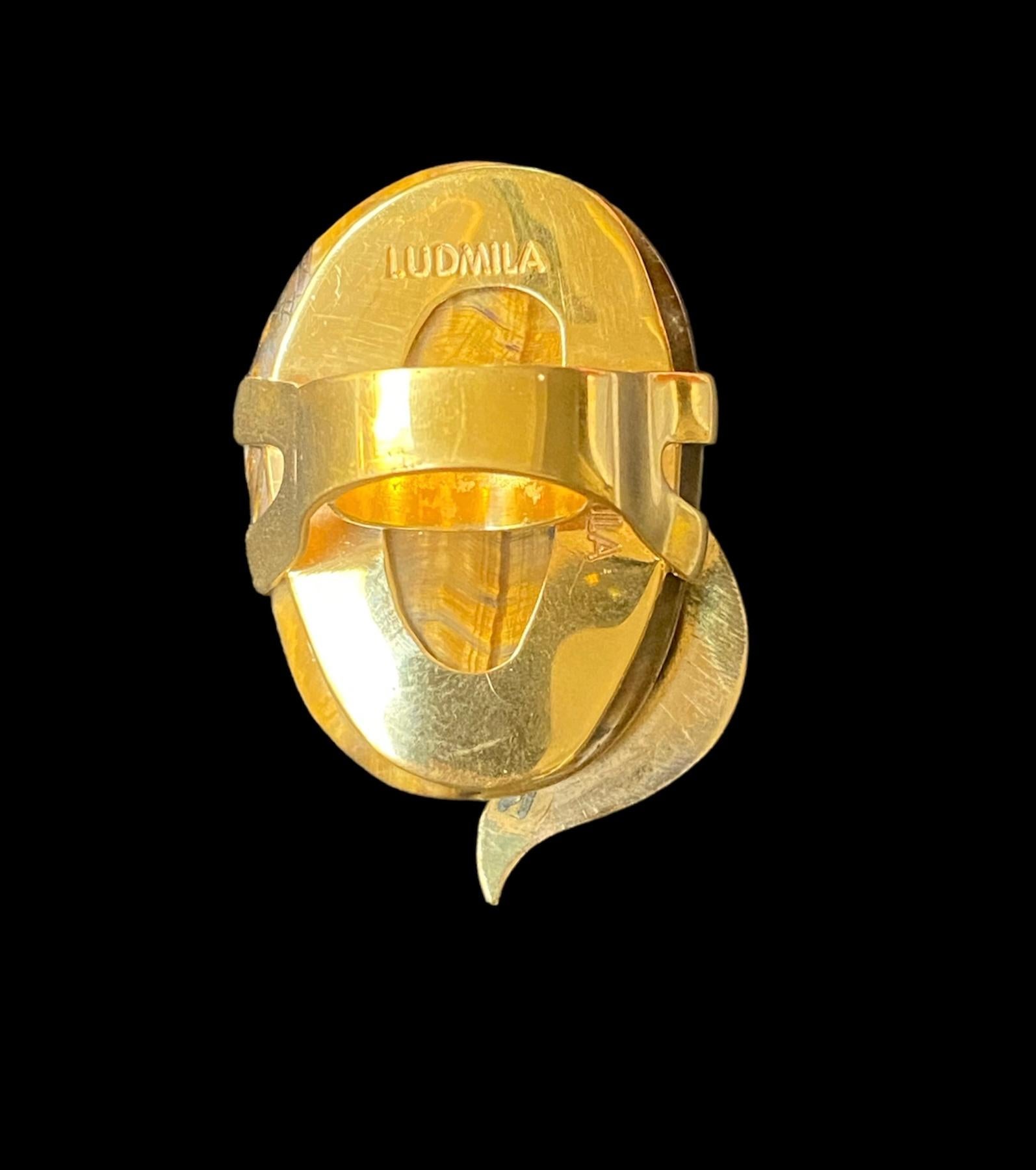 Anello unico. Upcycling elevato. Quarzo, bronzo placcato oro e elementi vintage. in vendita 7