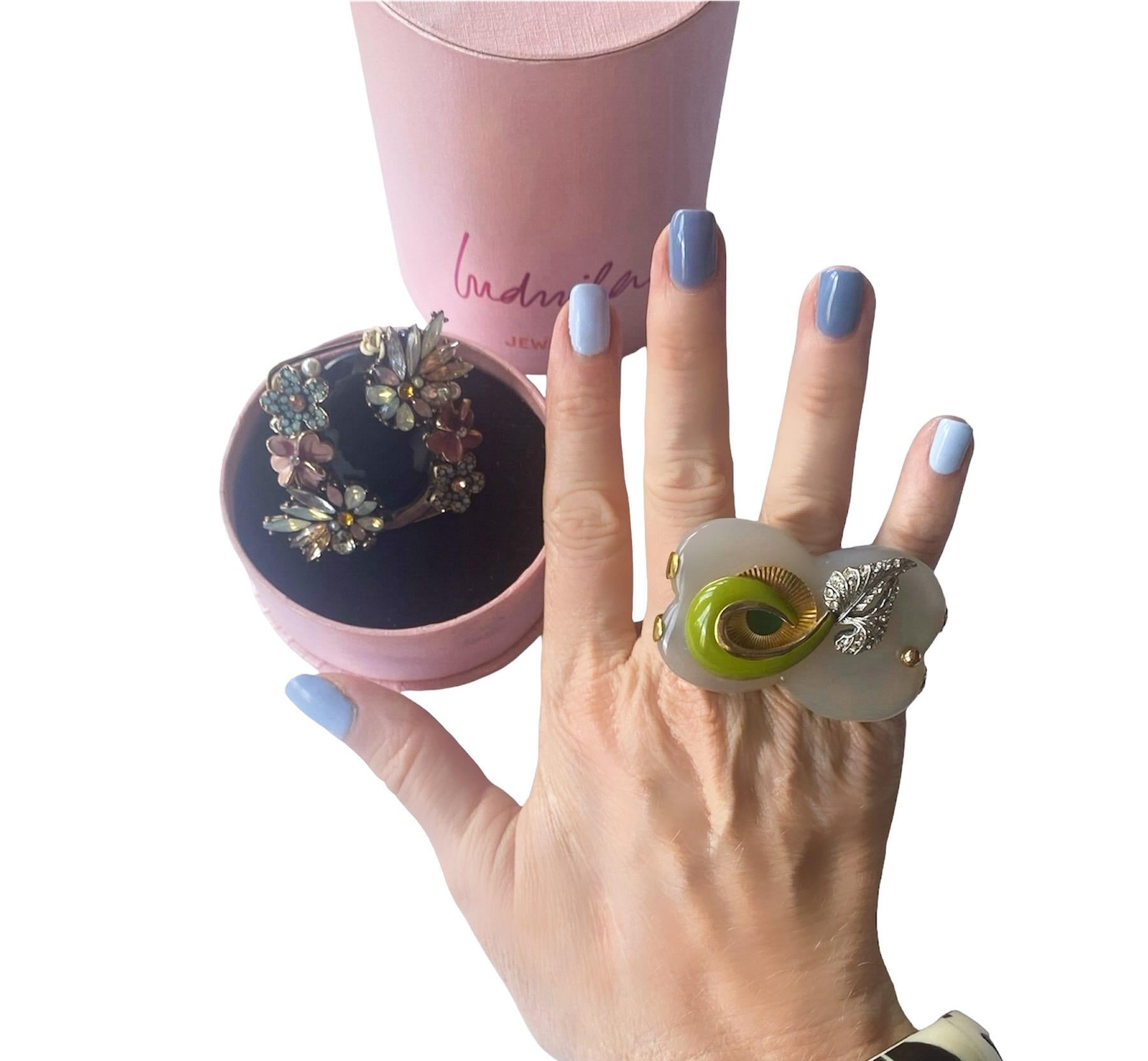 Anillo Único. High Upcycling. Cuarzo, bronce chapado en oro y elementos vintage. en venta 9