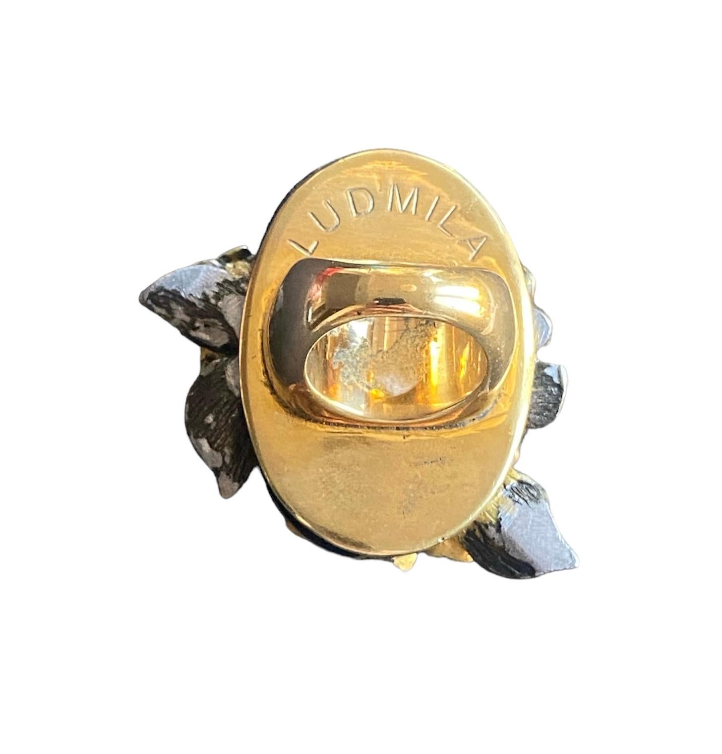 Einmaliger Ring. Hochwertiges Upcycling. Quarz, vergoldete Bronze und Vintage-Elemente. (Baguetteschliff) im Angebot