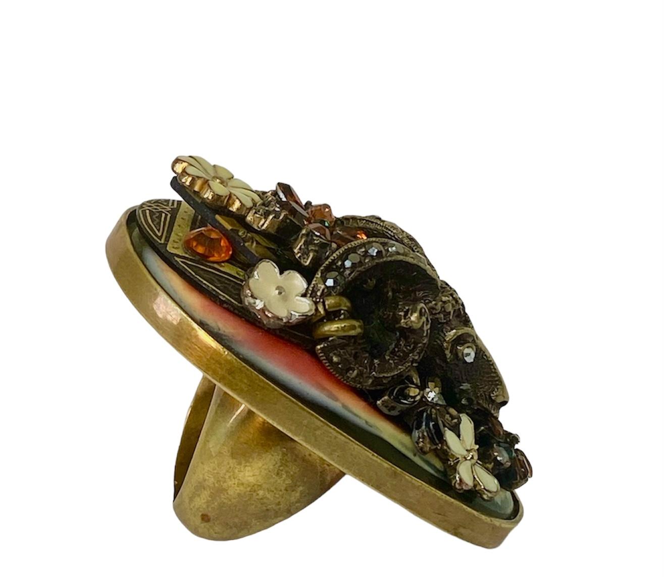 Einmaliger Ring. Hochwertiges Upcycling. Quarz, vergoldete Bronze und Vintage-Elemente. Damen im Angebot