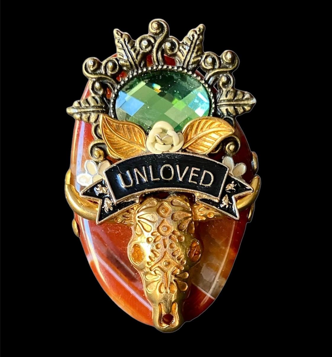 Anello unico. Upcycling elevato. Quarzo, bronzo placcato oro e elementi vintage. in vendita 2
