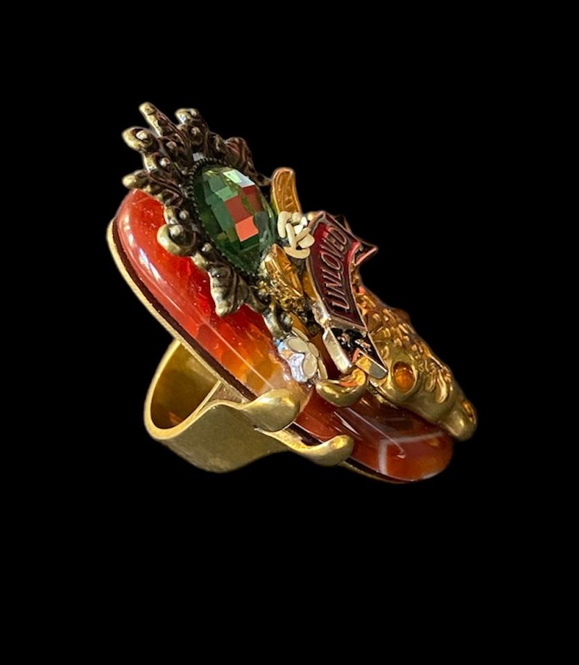 Anello unico. Upcycling elevato. Quarzo, bronzo placcato oro e elementi vintage. in vendita 3
