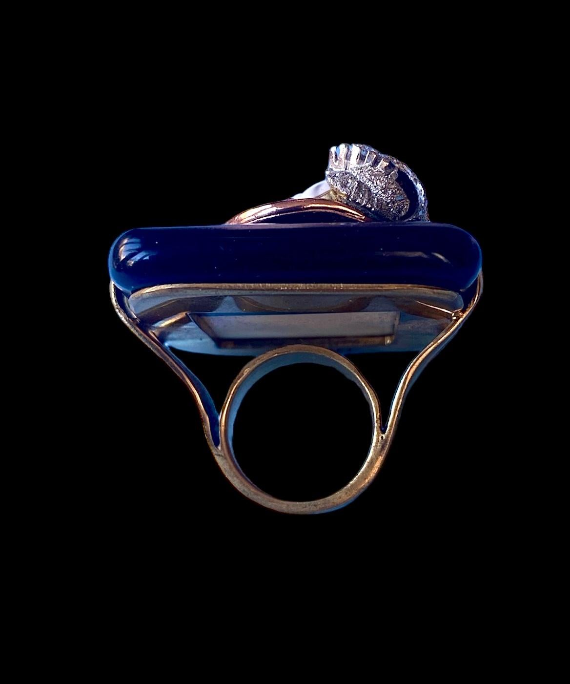 Anillo Único. High Upcycling. Resina, bronce chapado en oro y elementos vintage. en venta 7