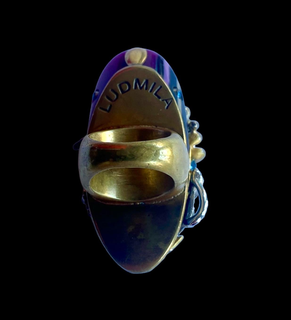 Anillo Único. High Upcycling. Resina, bronce chapado en oro y elementos vintage. en venta 8
