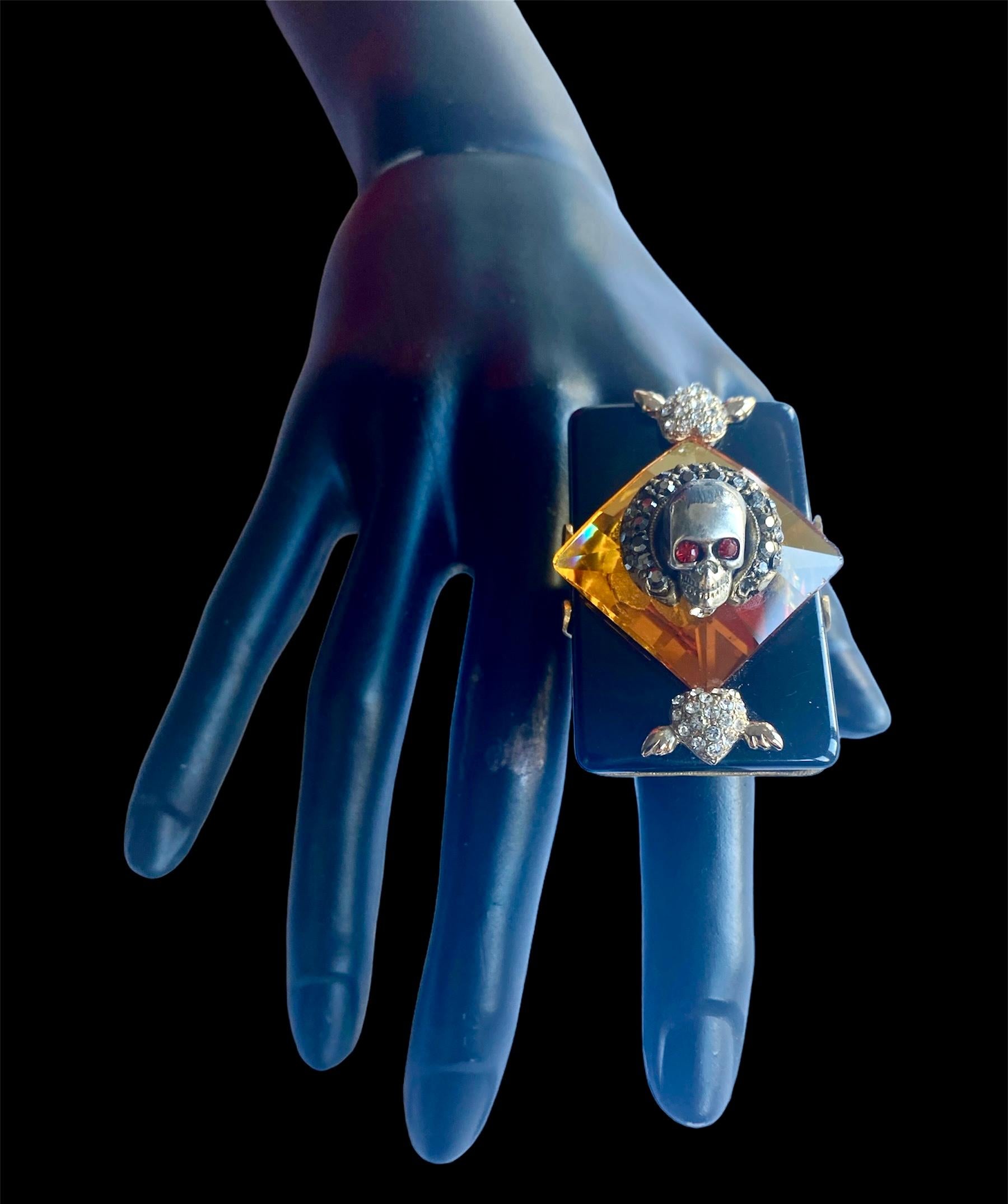One Off Ring. High Upcycling. Resin, Gold Plated Bronze & Vintage Elements. For Sale 9