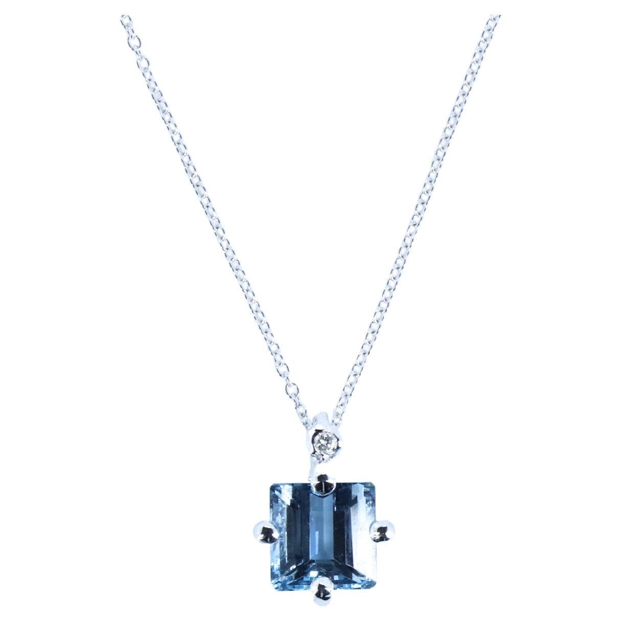 Einzigartiger Aquamarin-Diamant-Anhänger in Top-Qualität 18K Gold Hergestellt in Italien (Moderne) im Angebot