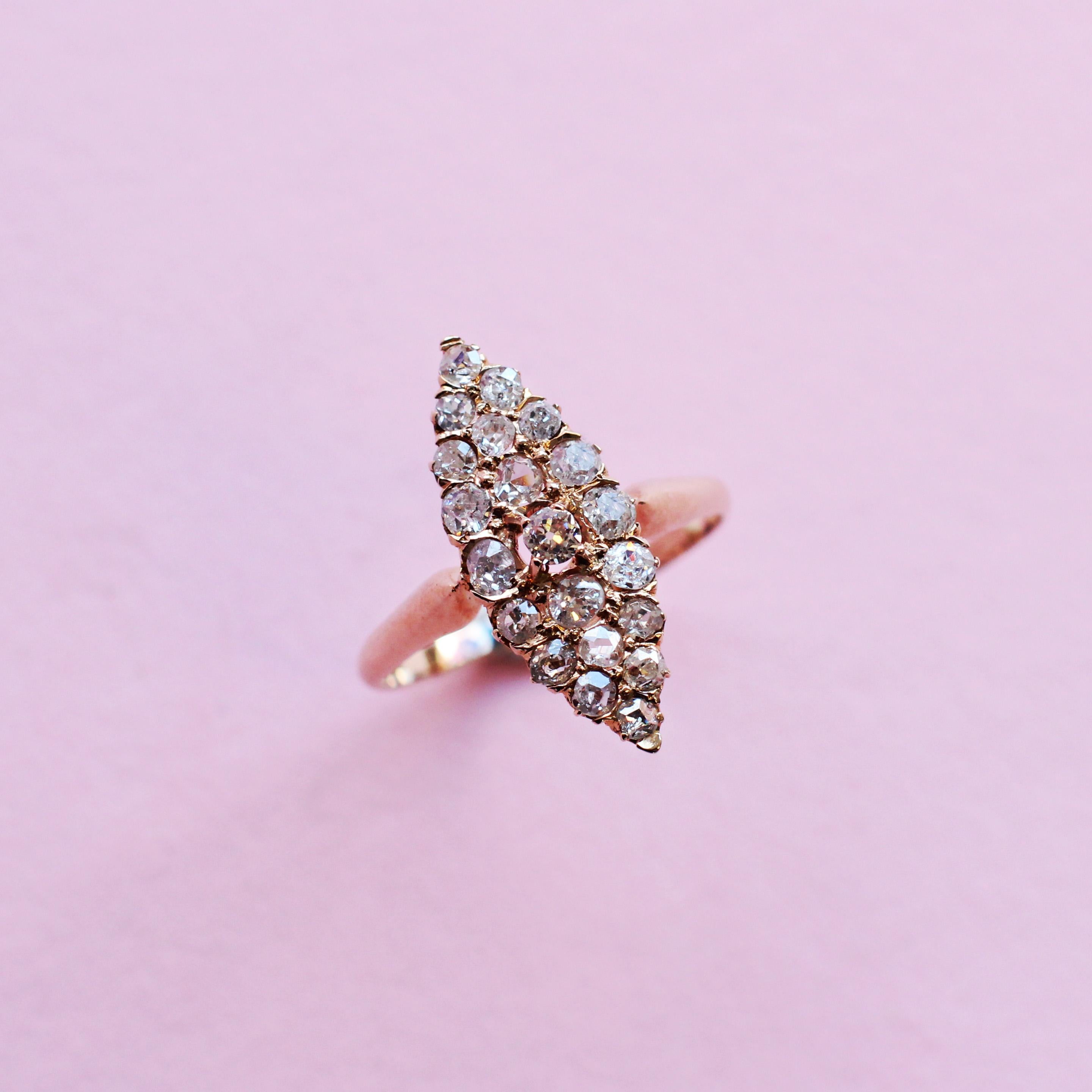 Navette Cluster-Ring mit weißen Diamanten im Vintage-Stil im Zustand „Relativ gut“ im Angebot in London, GB