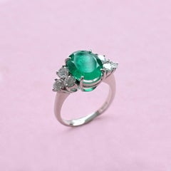 2.87 Carats Emerald Ring with Diamonds in White Gold