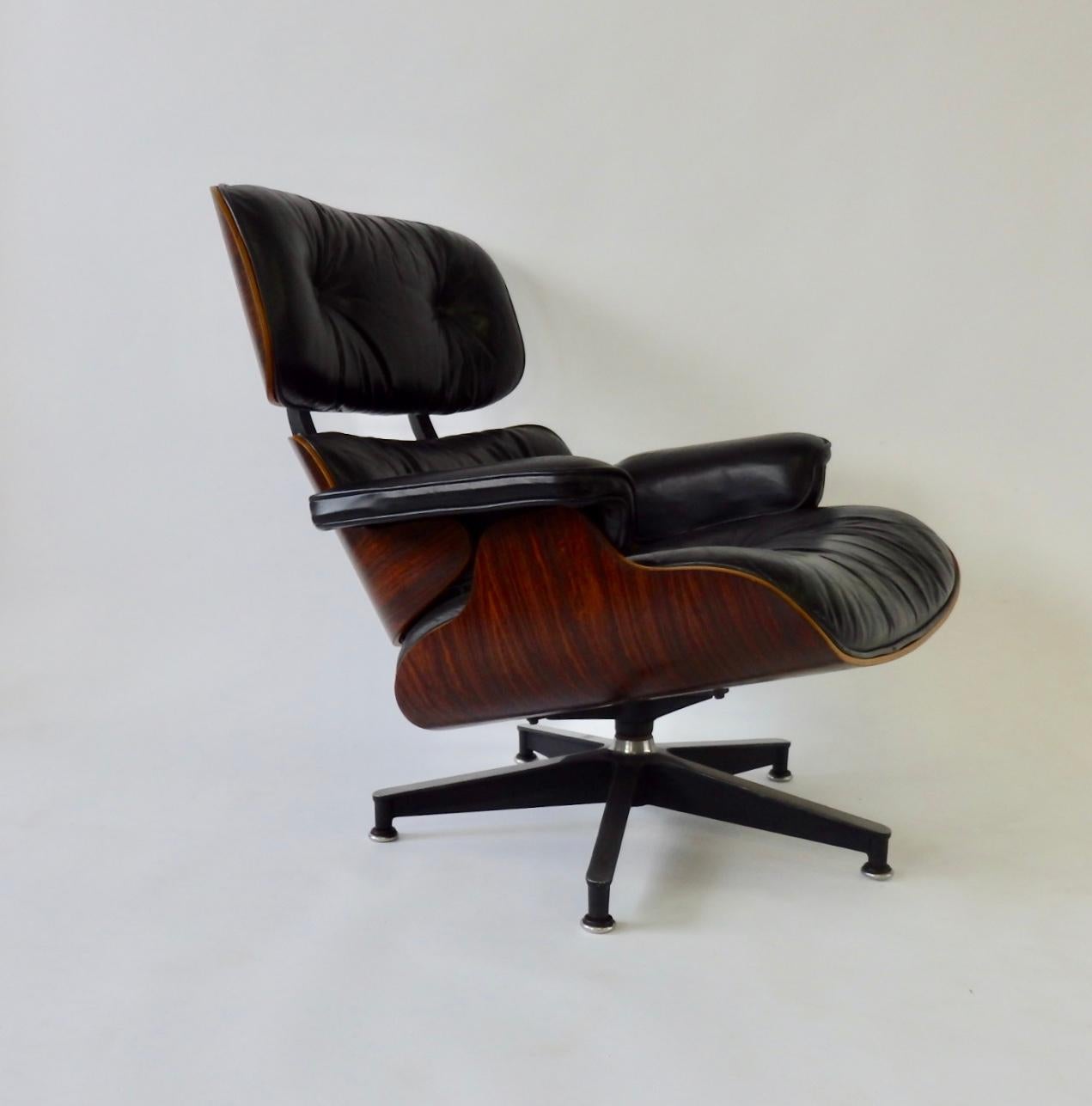 One Owner Estate Charles and Ray Eames Black Leather Lounge Chair with Ottoman In Good Condition In Ferndale, MI