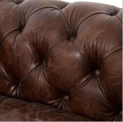 Pareja de Chesterfields de cuero estilo inglés, de gran color y con una pátina aplicada a mano