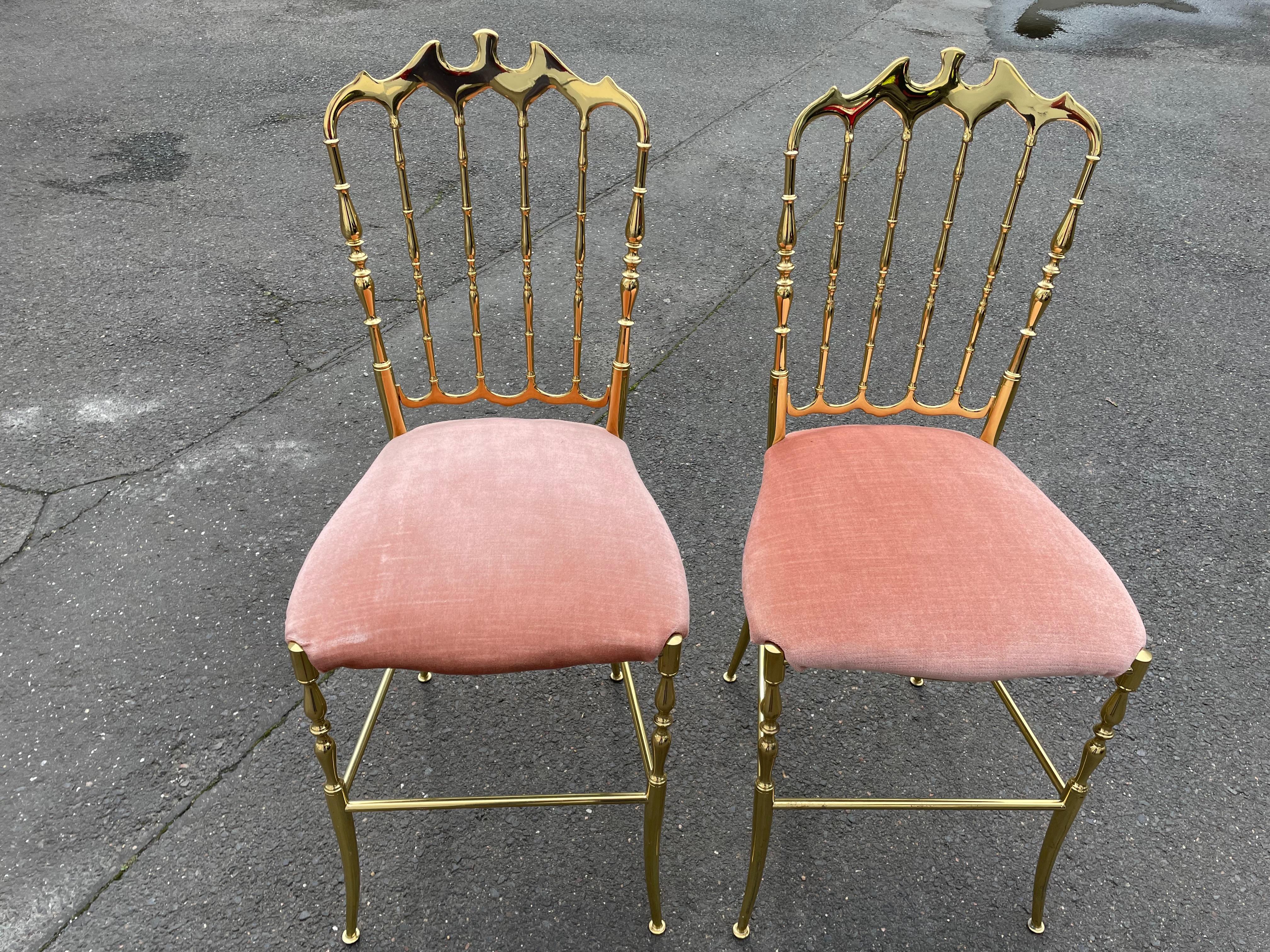  Une paire de chaises d'appoint 