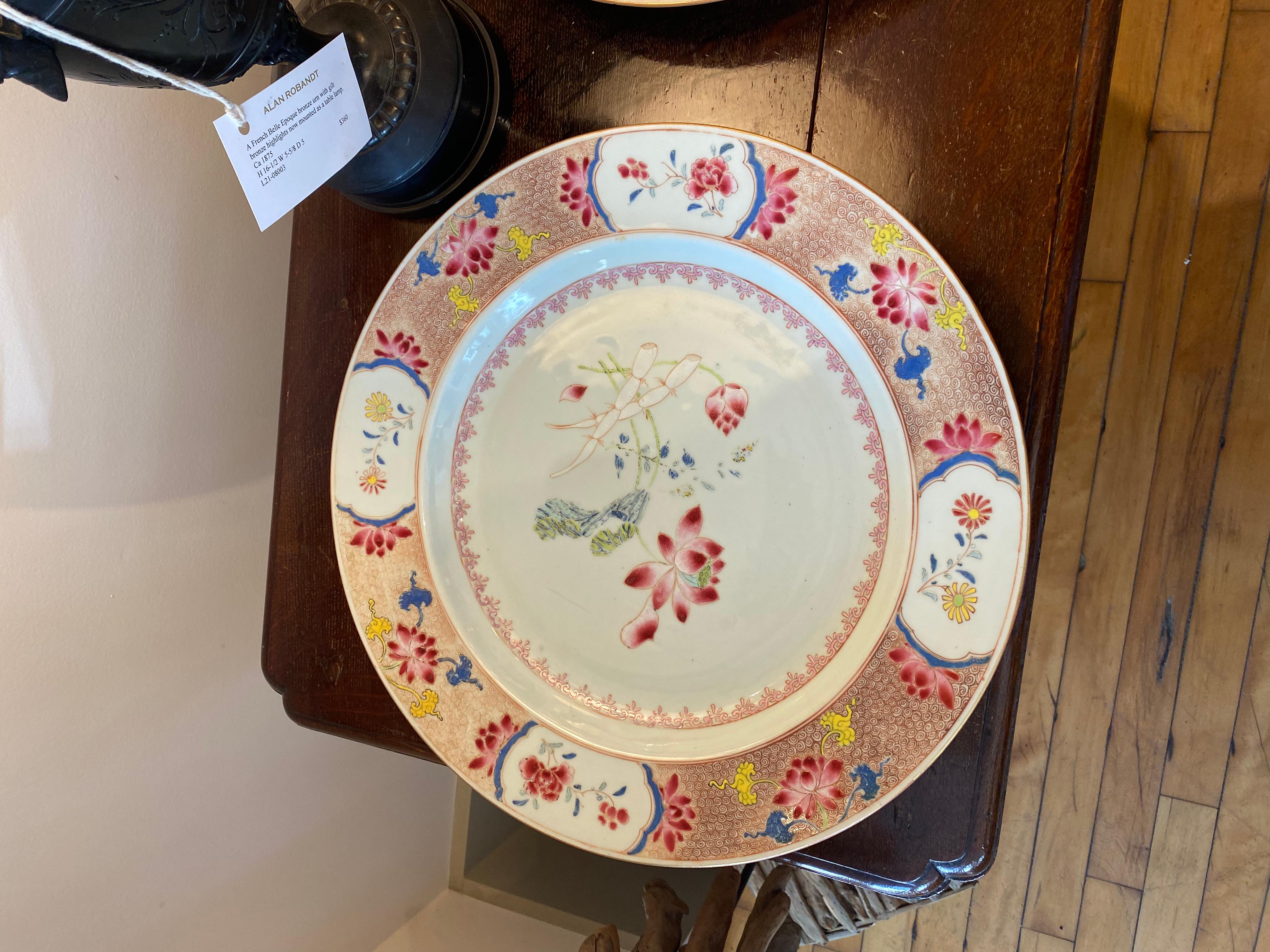 Une paire d'exportations chinoises pour le marché anglais, l'une avec une réparation ancienne, 