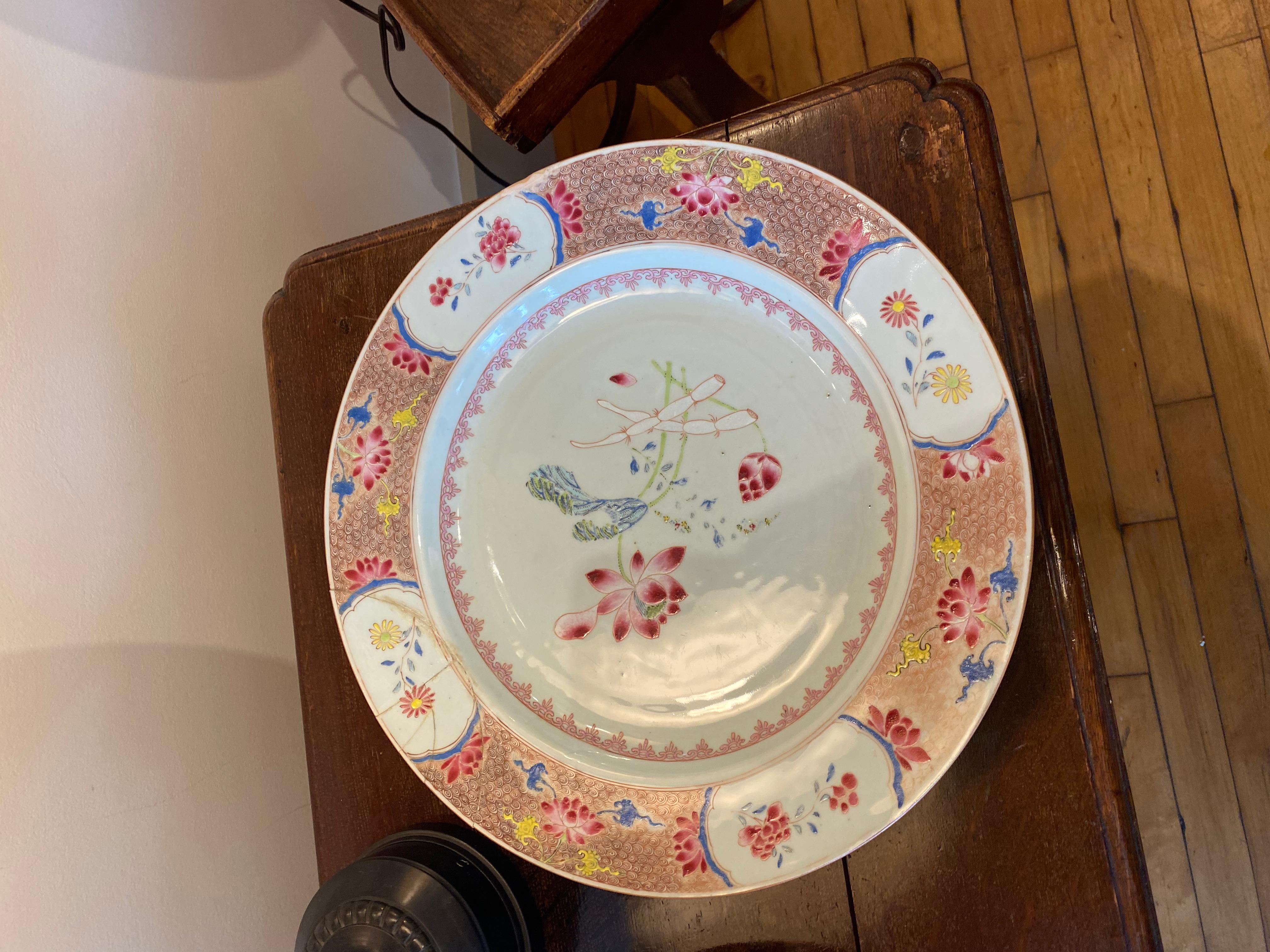 Une paire d'exportations chinoises pour le marché anglais, l'une avec une réparation ancienne. Bon état - En vente à Buchanan, MI