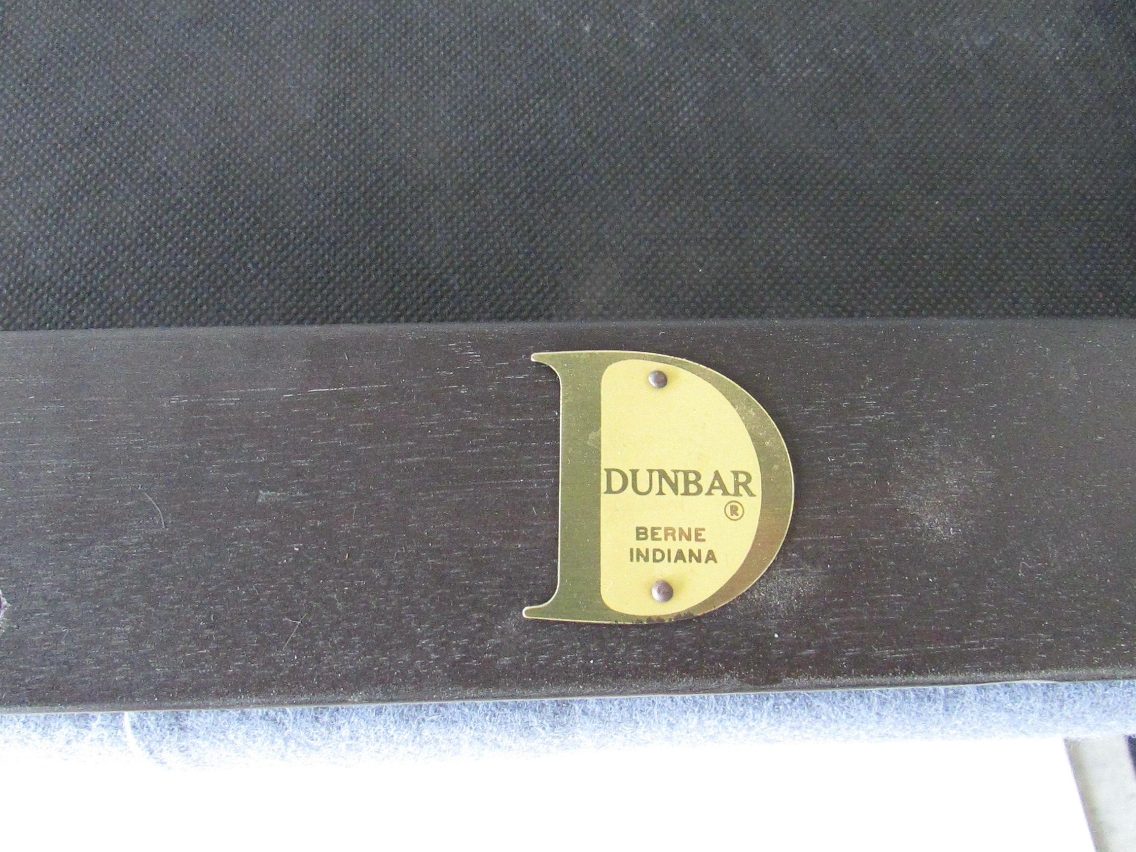 Un par de taburetes o pufs Dunbar de Edward Wormley cuatro disponibles Tapicería en venta