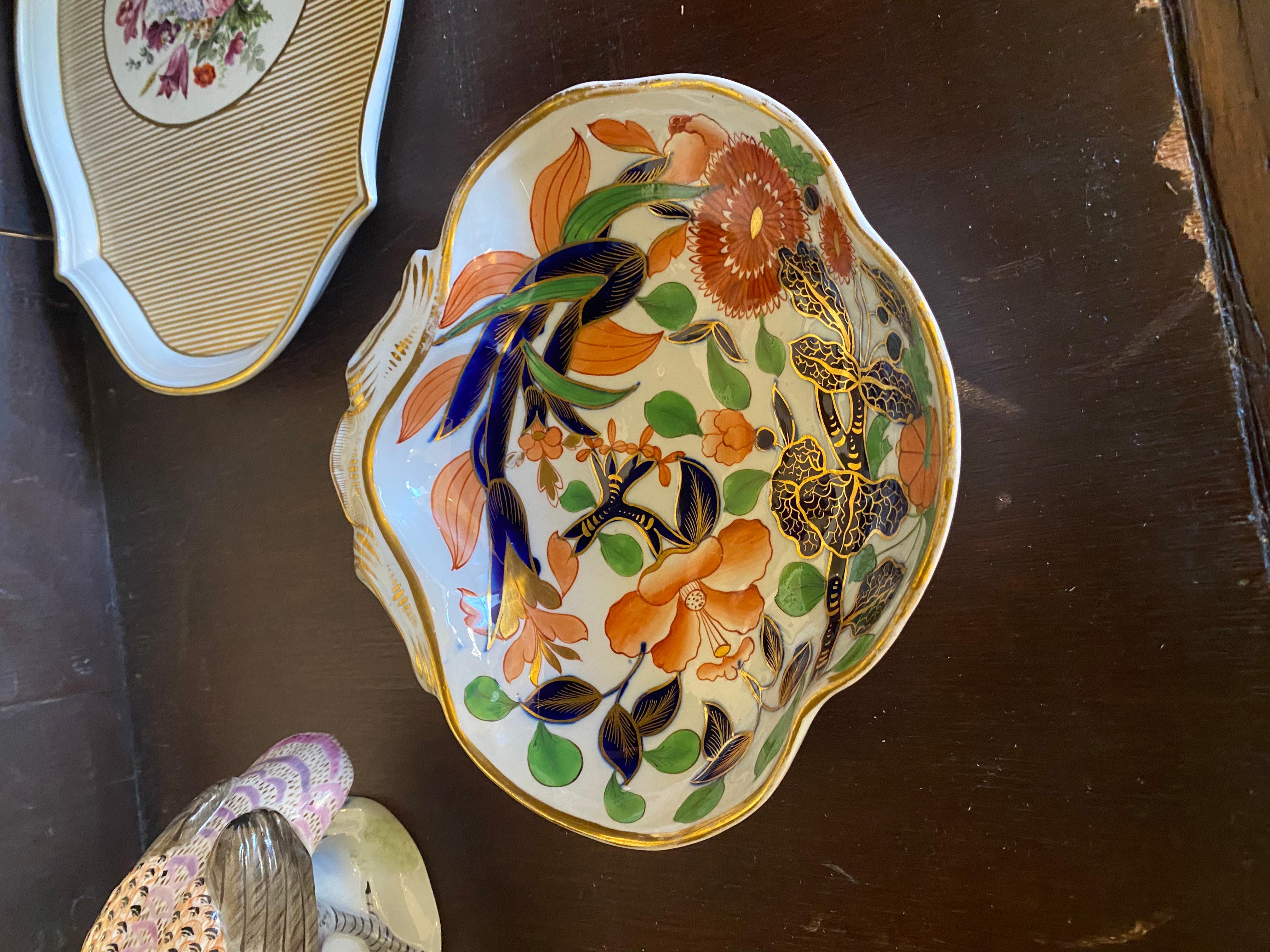 Anglais Une paire de plats de service en pierre de fer Imari de style Régence anglaise. 1825 en vente