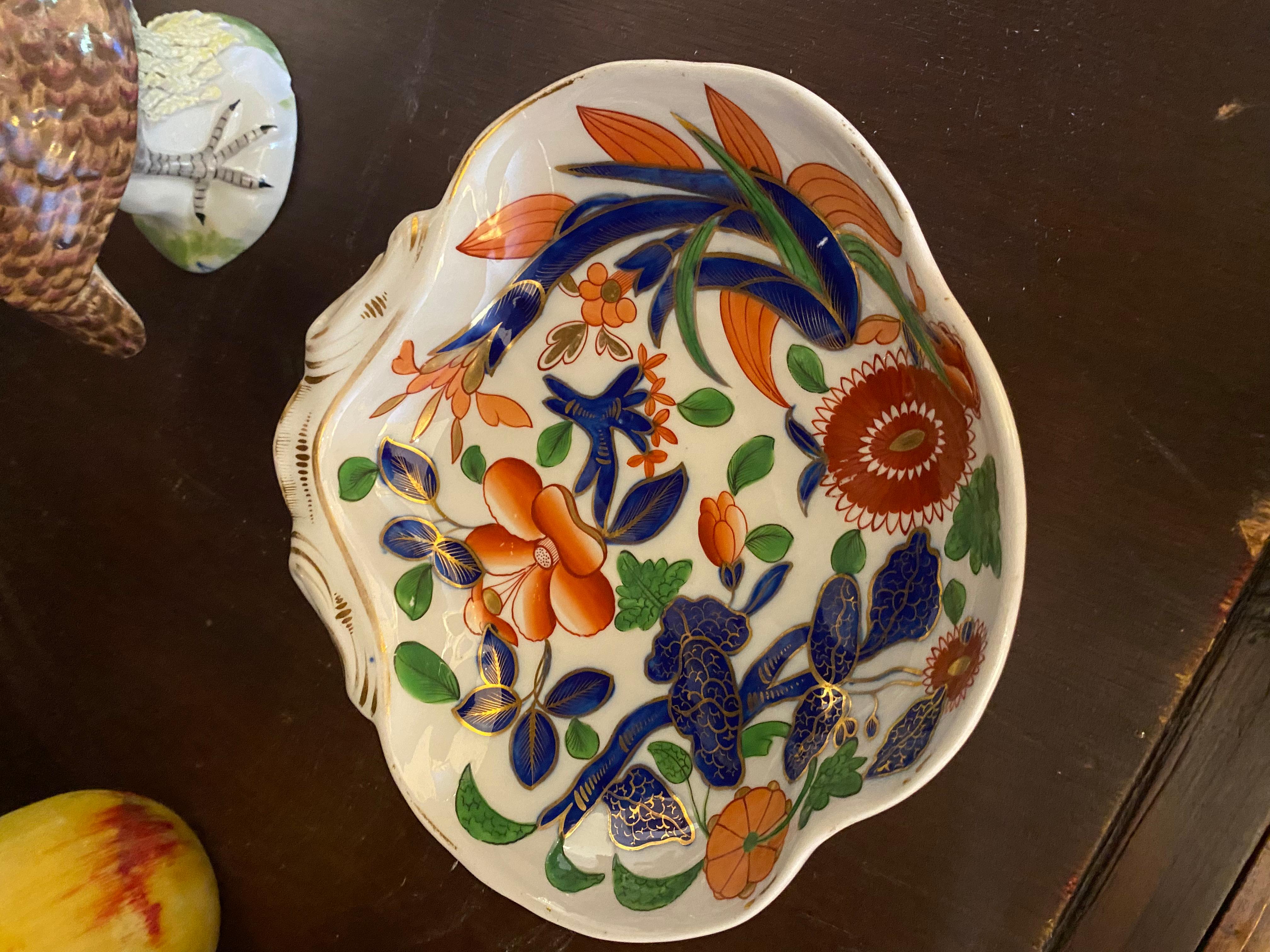 Une paire de plats de service en pierre de fer Imari de style Régence anglaise. 1825 Excellent état - En vente à Buchanan, MI