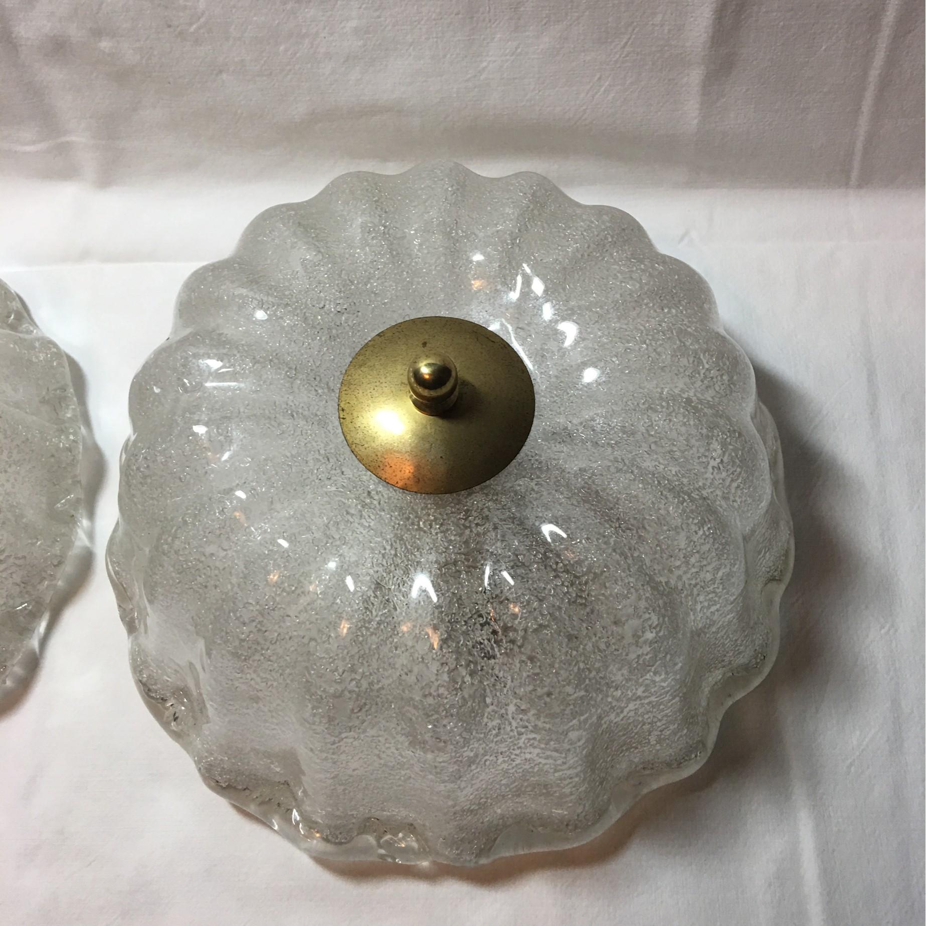 Shaped like a traditional Bundt cake this lovely pair of ice cake lamps are ideal for kitchens or perhaps over a kitchen island. They can be used as wall lamps or ceiling lamps. Each fixture requires one E27 European Edison bulb up to 60 watts each.