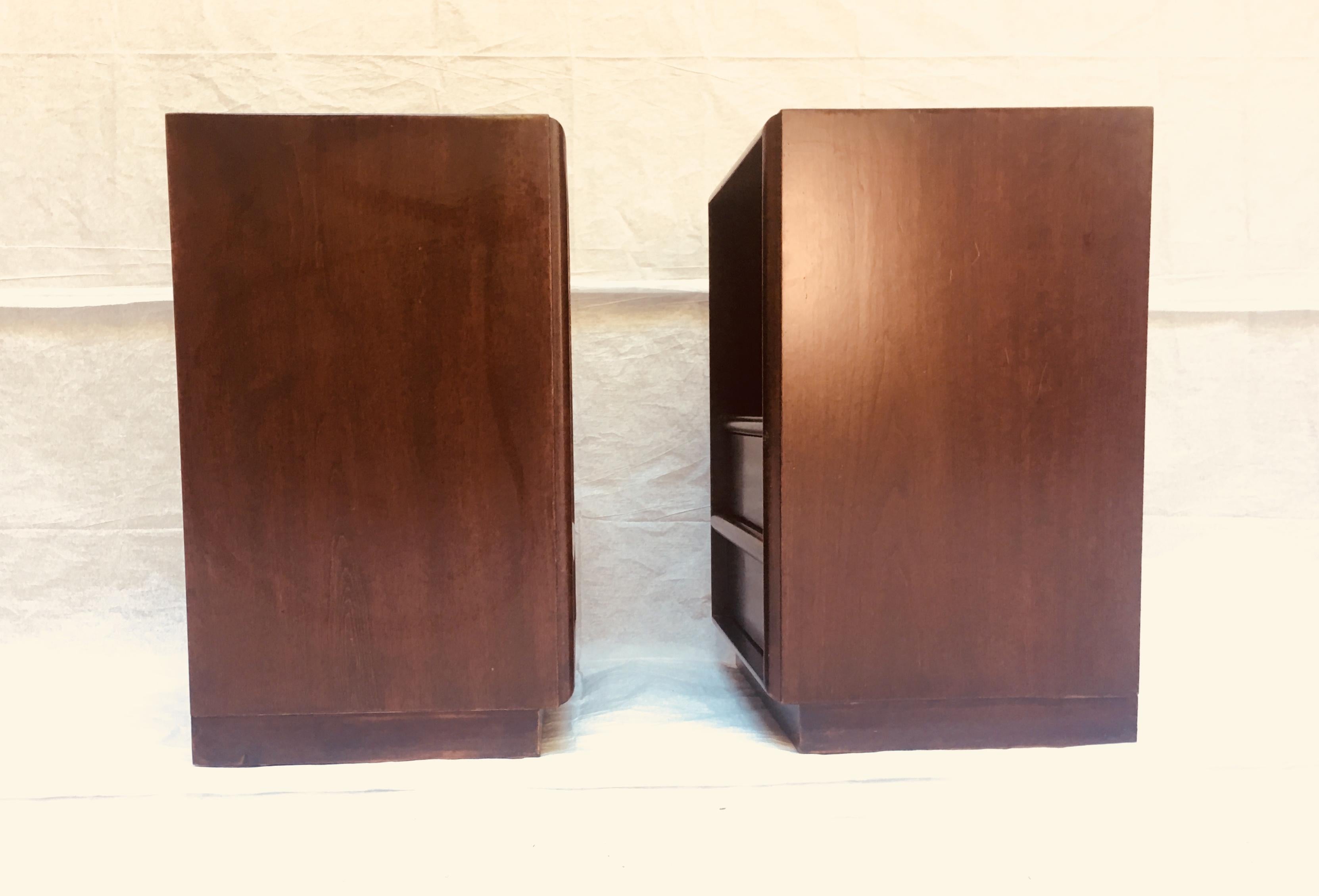 T.H. Robsjohn-Gibbings pair of night stands for Widdicomb, 1950s  In Good Condition In Camden, ME