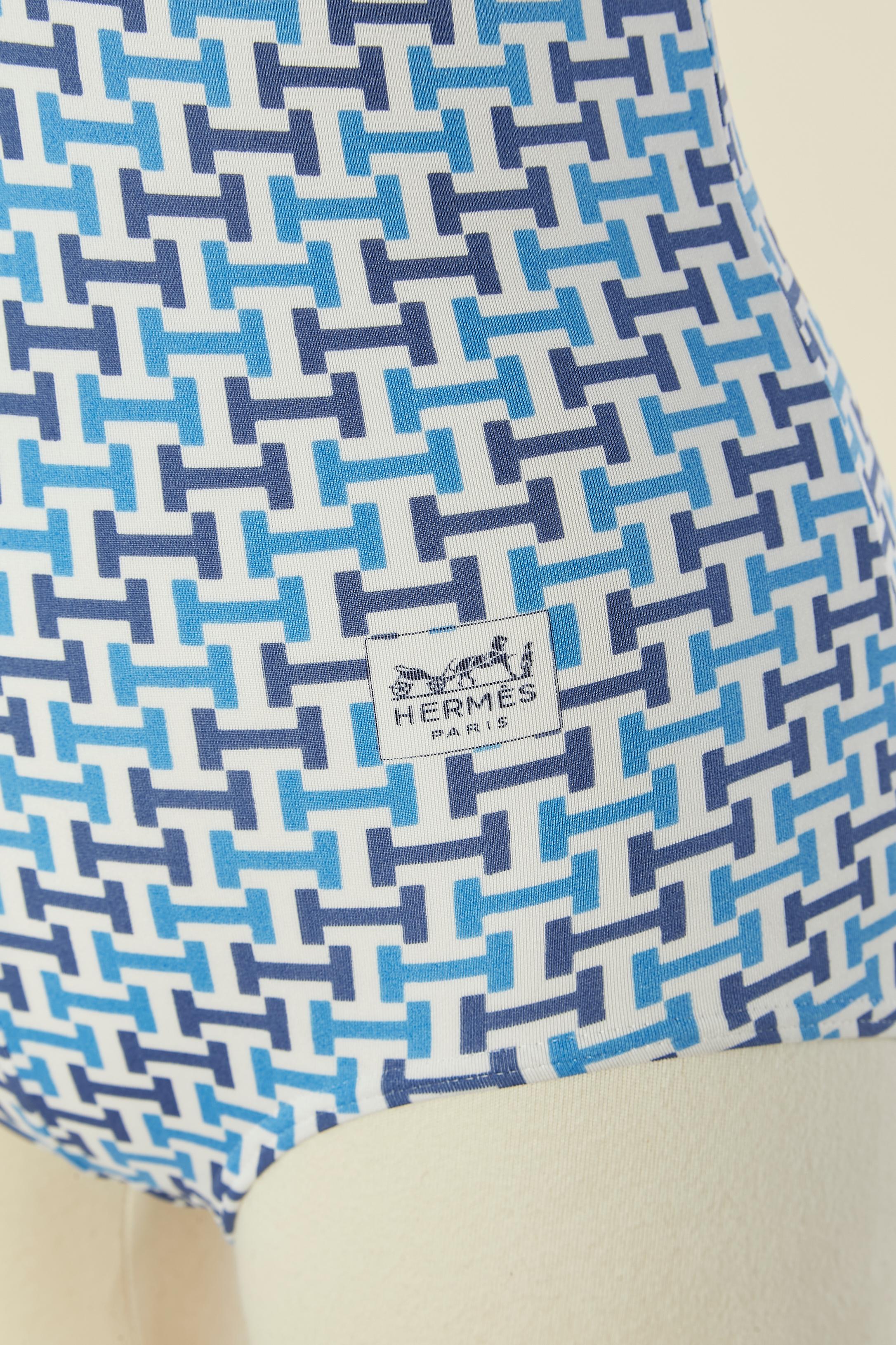 Gris Maillot de bain une pièce dos nu et imprimé Hermès en vente