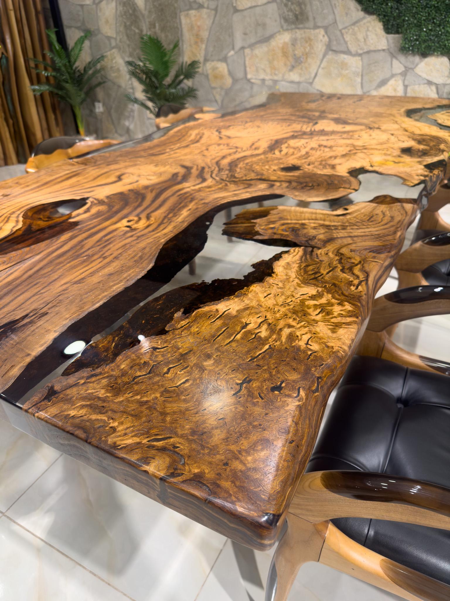 One-Piece Chestnut Live EdgeClear Epoxy Resin Dining Table In New Condition For Sale In İnegöl, TR