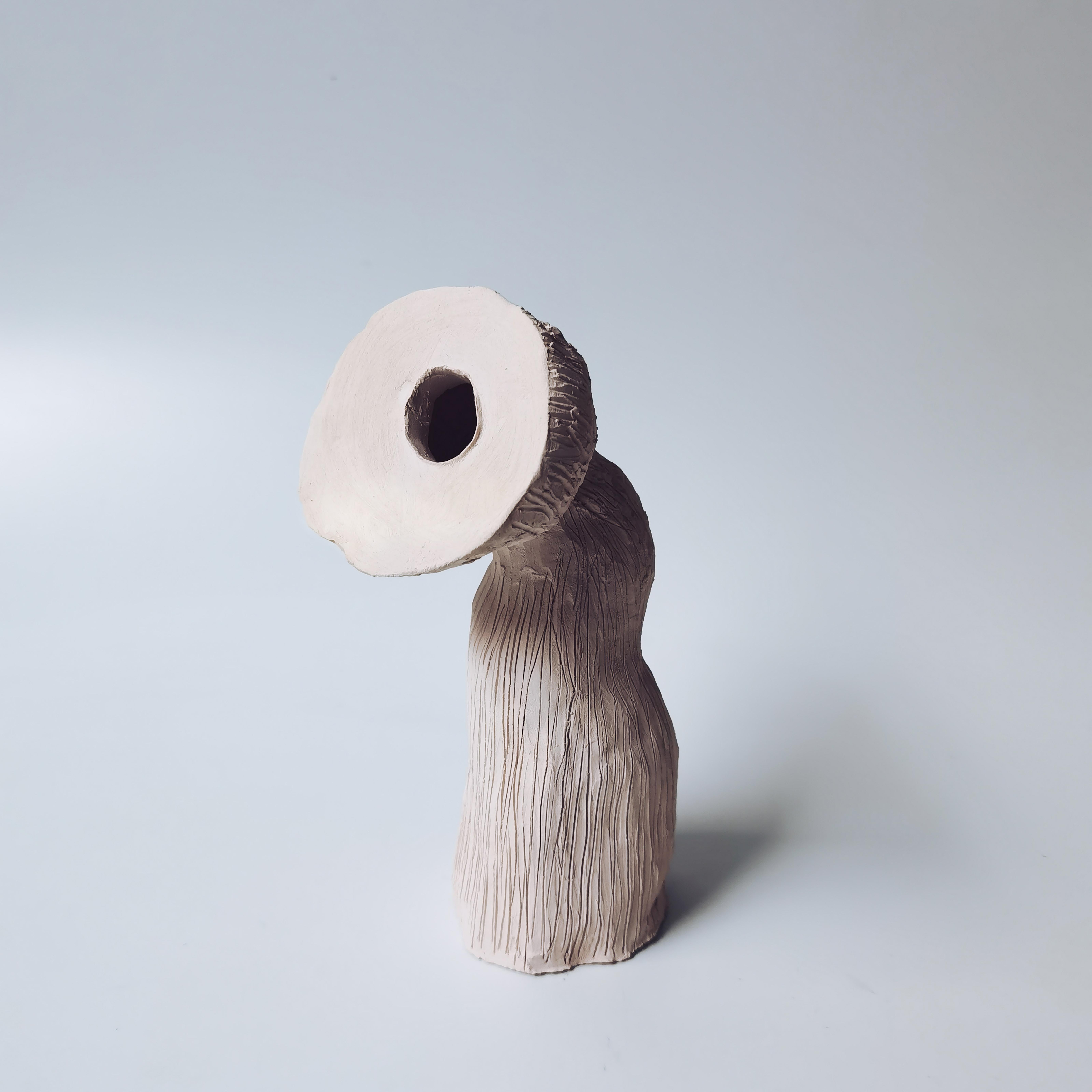 One pod, one stem small by Jan Ernst
Dimensions: H 25 cm
Materials: White stoneware

Jan Ernst’s work takes on an experimental approach, as he prefers making bespoke pieces by hand. His organic design stems from his
abstract understanding of
