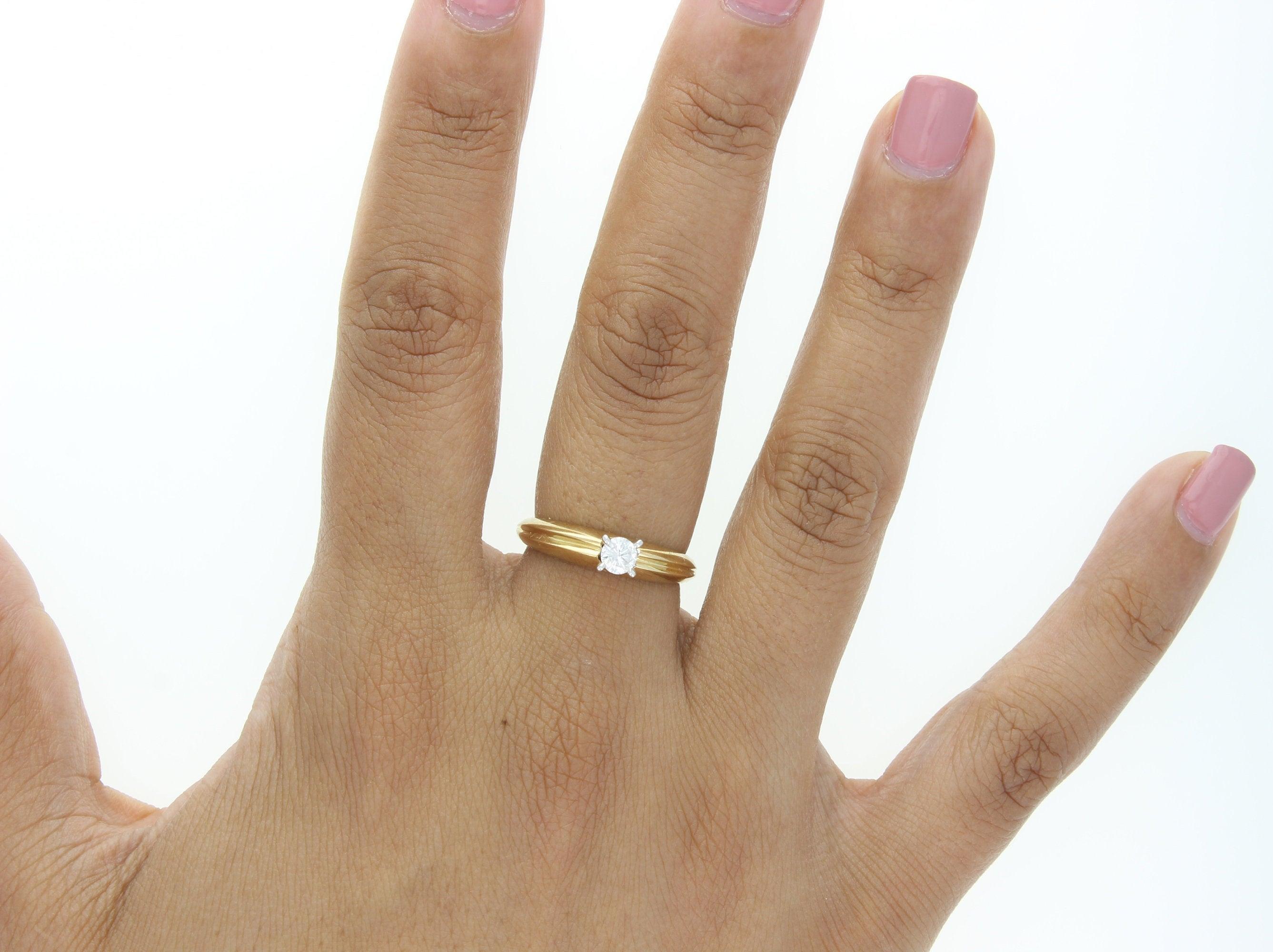 ♥ Ring Information  ♥ 

Main Stone: Diamond
Approx. Diamond Carat Weight: .25cttw
Diamond Color: G
Diamond Clarity: SI1
Diamond Cut: Round 
Band Material: 14k Yellow Gold
Size: 7.25

Diamonds are Genuine. Not simulated or lab-created.