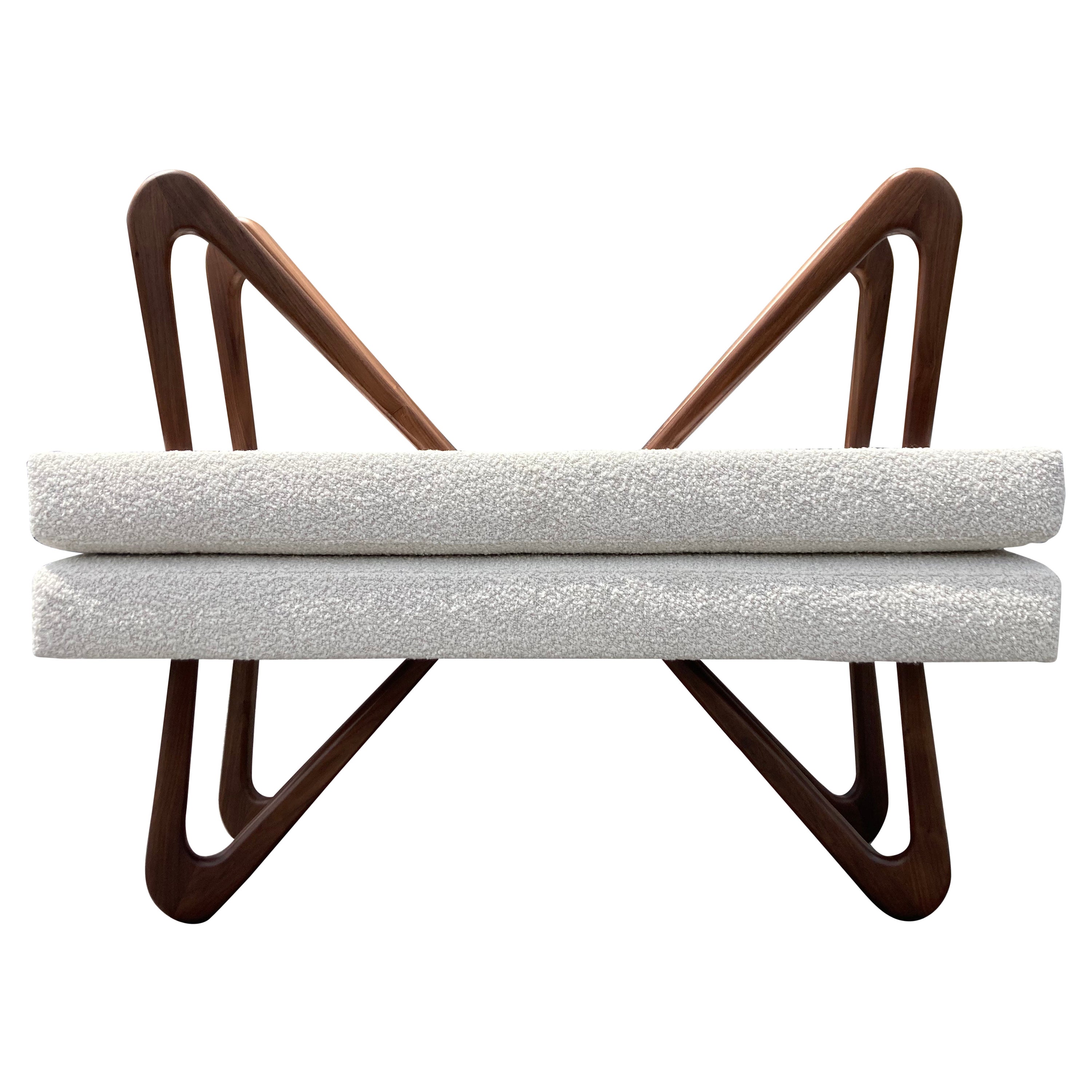 Banc sculptural One, noyer et bouclier
