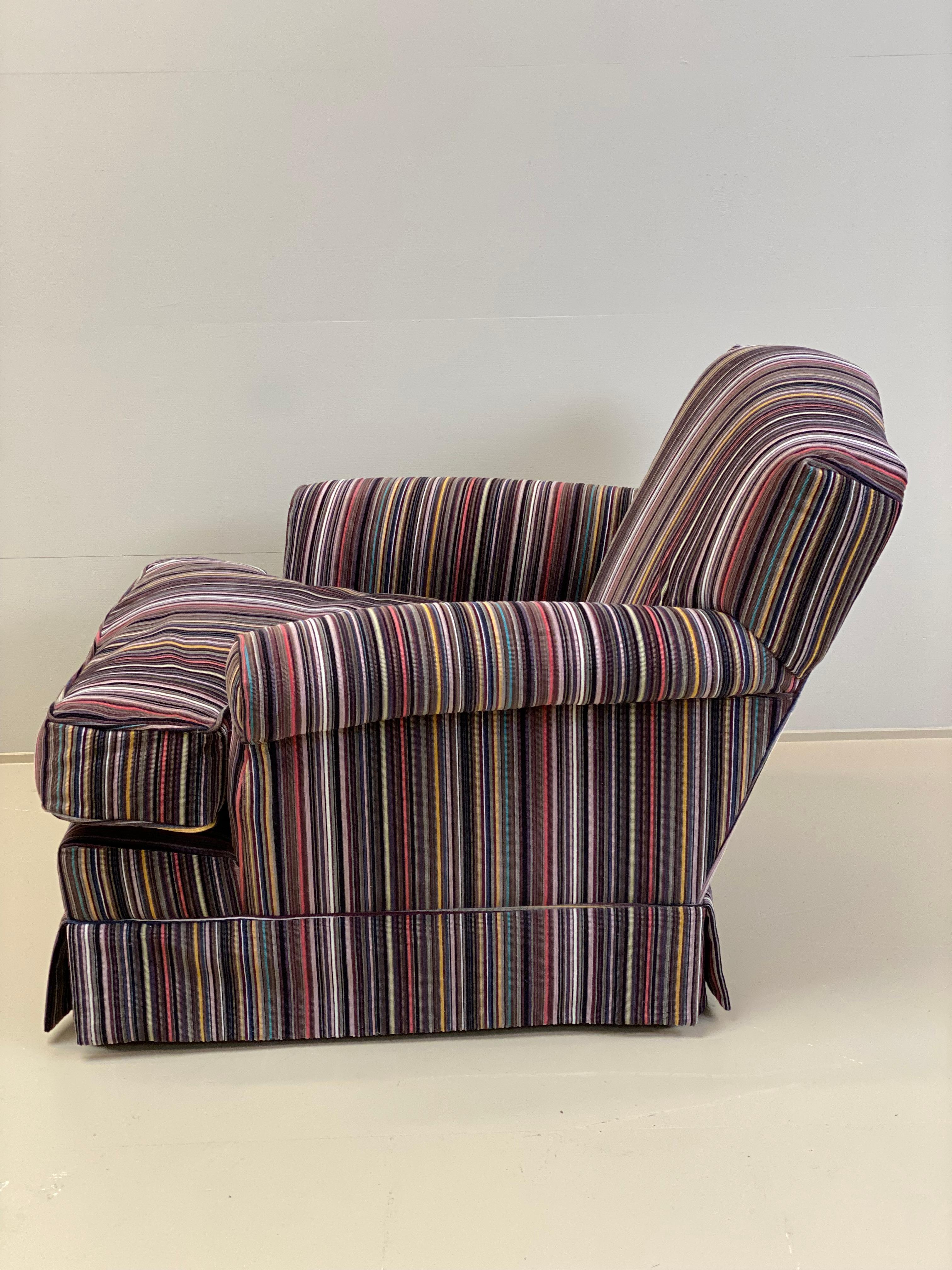 Comfortable One Seater sofa in a  colorful Stripped Paul Smith Fabric In New Condition For Sale In Schellebelle, BE