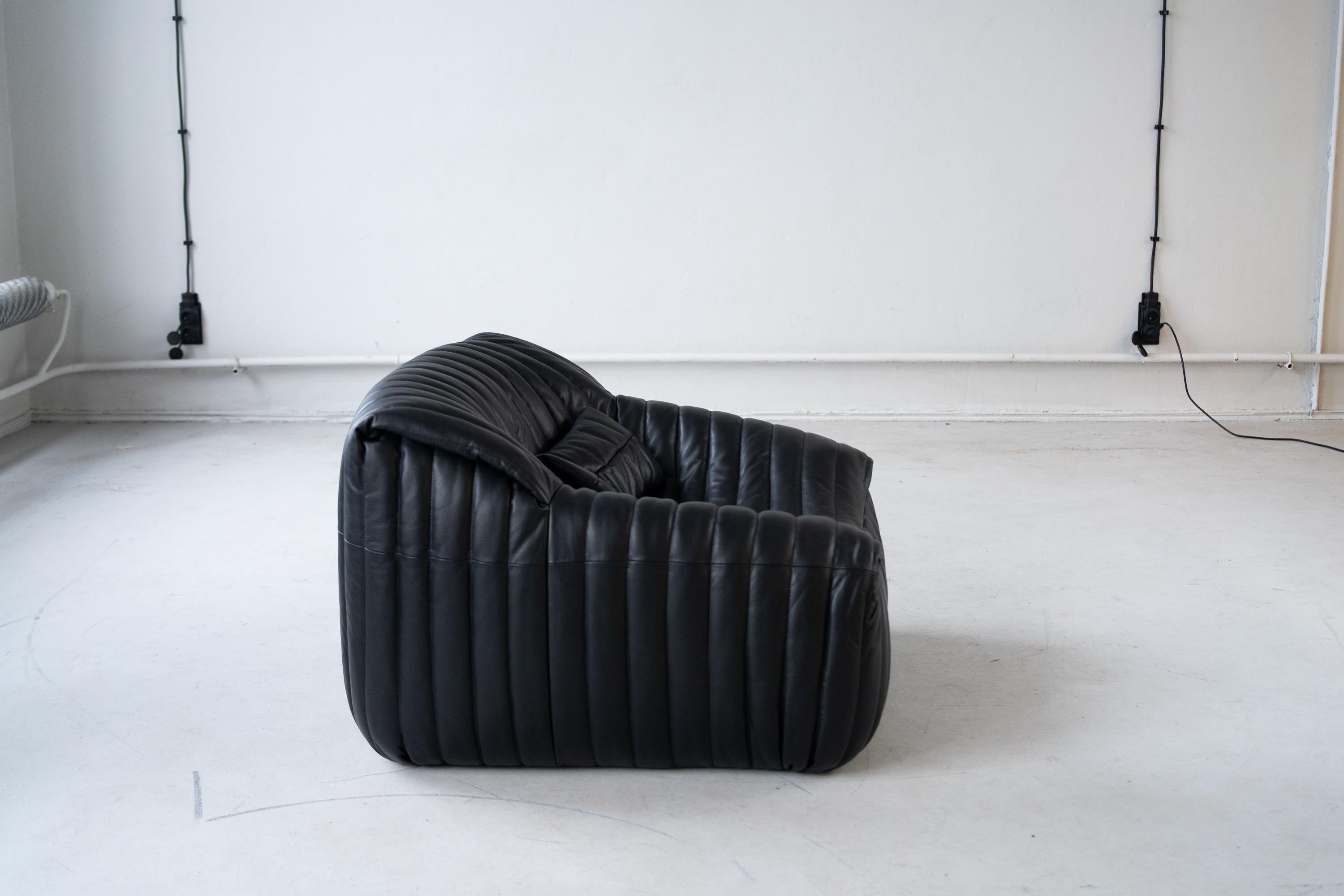 French One seater Sandra sofa  designed by Annie Hiéronimus for Cinna For Sale
