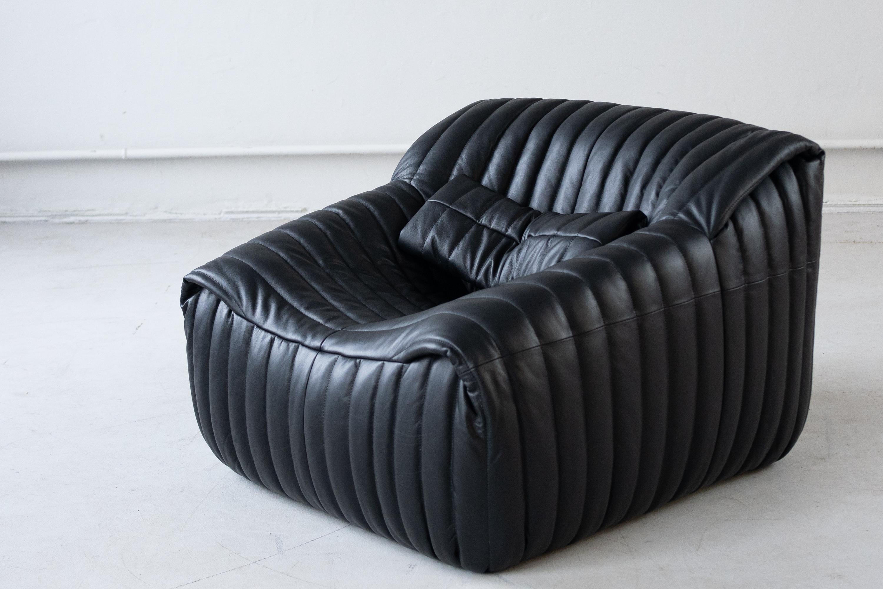 Leather One seater Sandra sofa  designed by Annie Hiéronimus for Cinna  For Sale