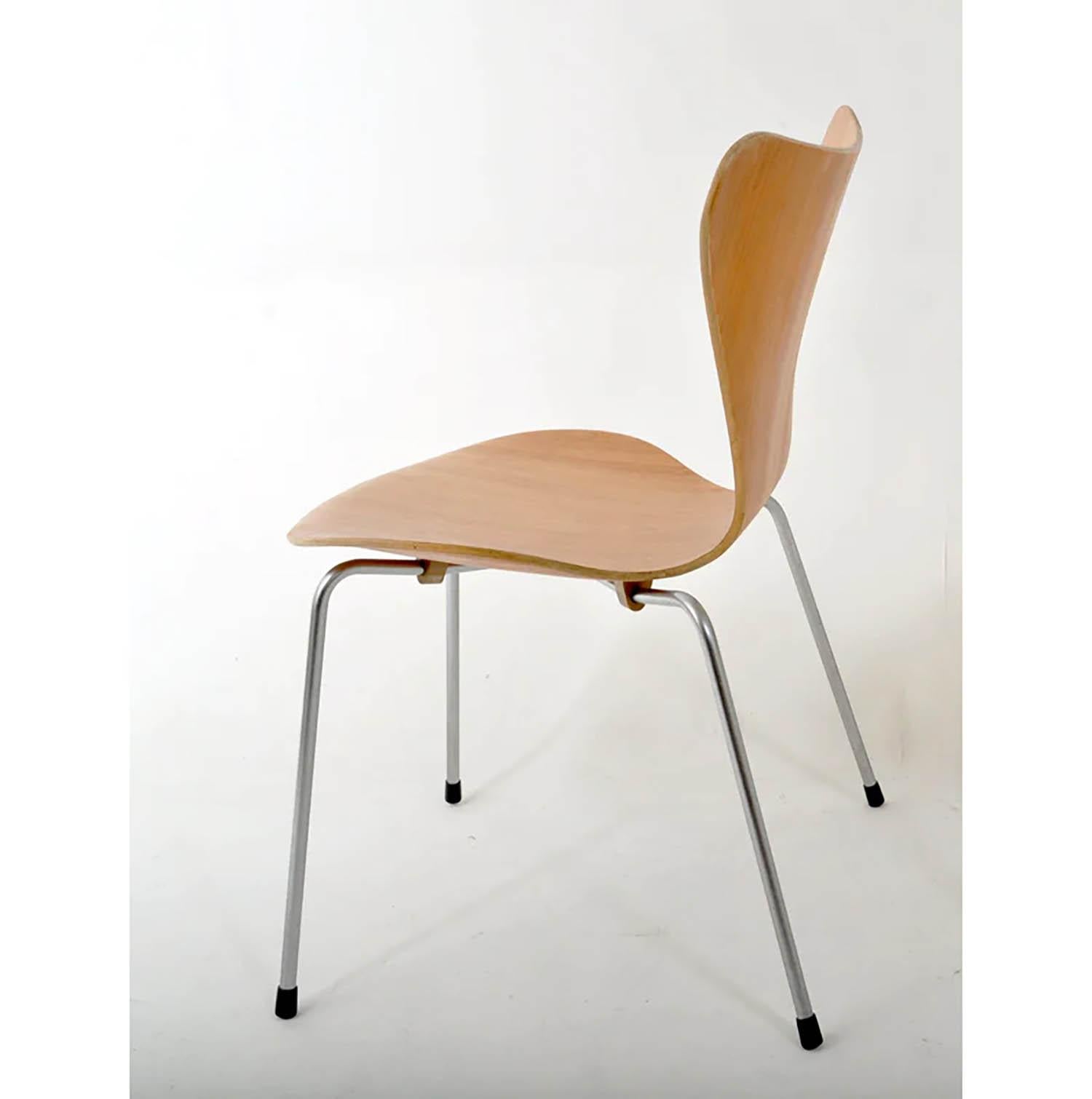 Scandinavian Modern 1  Series 7 Chair by Arne Jacobsen for Fritz Hansen Multiple Available For Sale