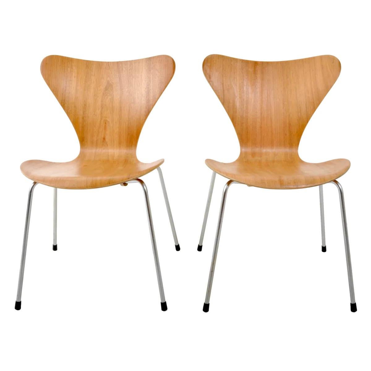 Scandinavian Modern 1  Series 7 Chair by Arne Jacobsen for Fritz Hansen Multiple Available For Sale