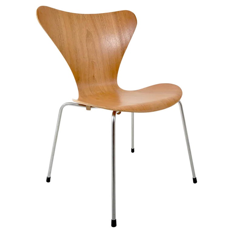 Series 7 Chair by Arne Jacobsen for Fritz Hansen Multiple Available For Sale