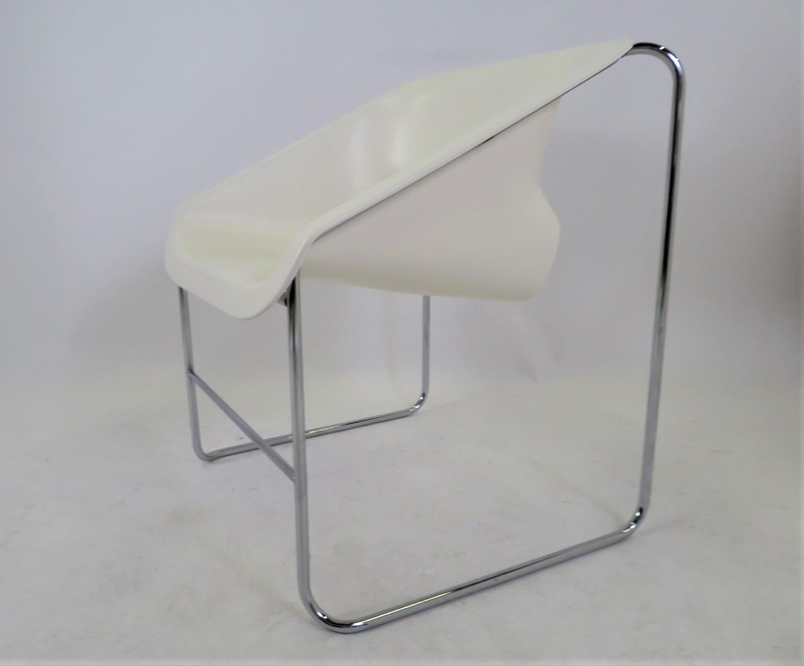 Plastic One Set 4 Space Age Modern Lotus Series Chairs Paul Boulva, Artopex Canada 1970s
