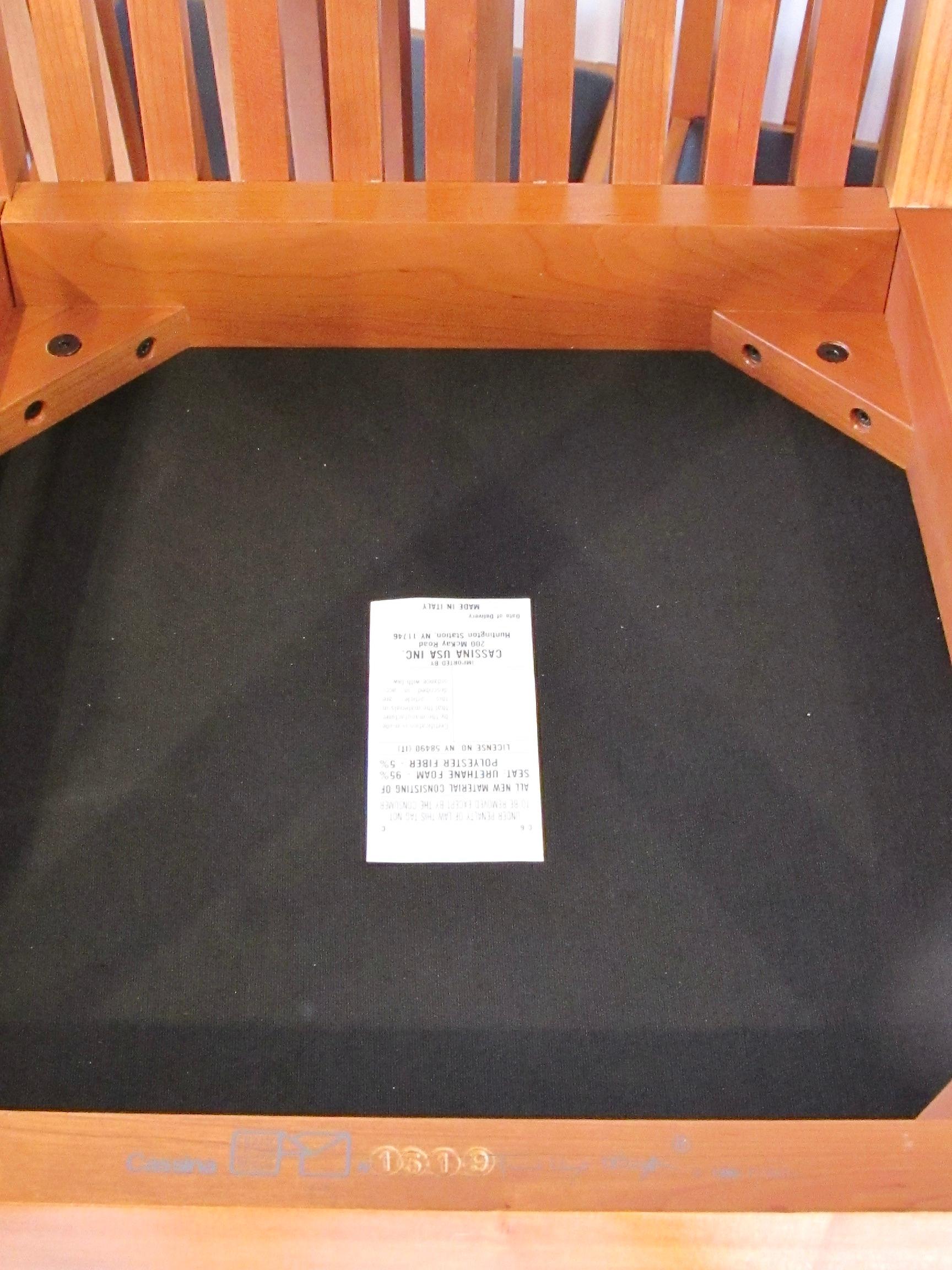 Ein Satz von sechs Frank Lloyd Wright Cassina Robie Stühlen zwei Sätze verfügbar im Zustand „Gut“ im Angebot in Ferndale, MI