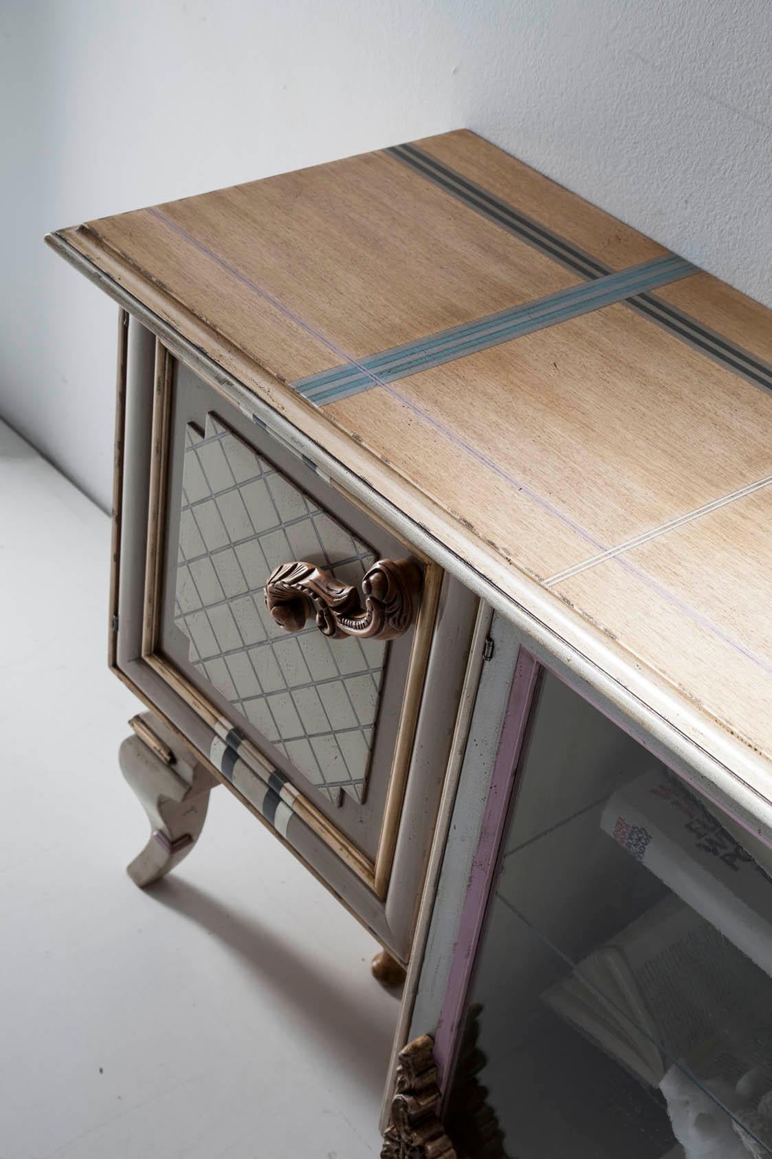 Anrichte, fünf Türen und eine Schublade, von Lola Glamour (Holz) im Angebot