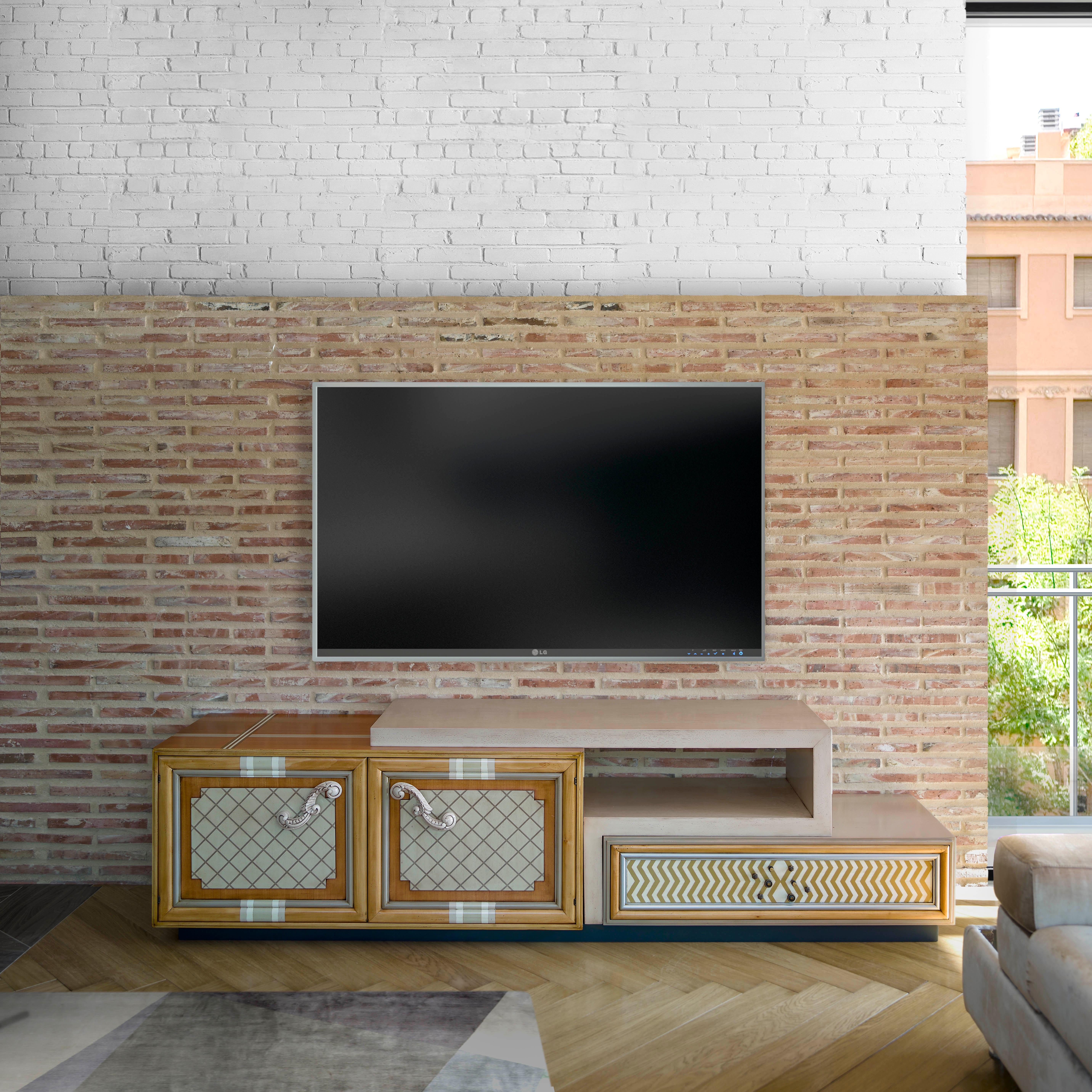 Anrichte, zwei Türen und eine Schublade, von Lola Glamour
Abmessungen: T 48 x B 225 x H 60 cm
MATERIALIEN: Holz.

Die One-Serie ist gleichermaßen Schöpfung und Spaß. Mit seiner Kastenstruktur ist es so konzipiert, dass jeder sein eigenes,