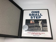 One Small Step Project Apollo:: signé par Neil Armstrong:: par Eugene Fowler