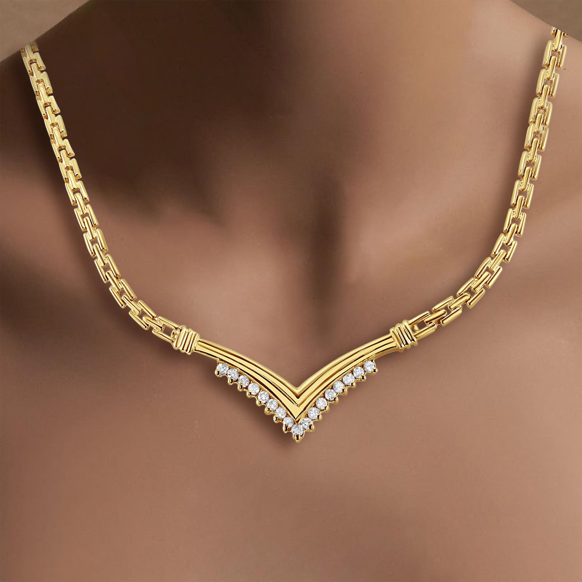 ♥ Product Summary ♥

Main Stone: Diamond
Approx. Carat Weight: .33cttw
Stone Cut: Round 
Material: 14k Yellow Gold
Dimensions: 48mm x 22mm
Chain: Link
Width of Chain: 3.15MM
Weight: 19 grams
Length: 17 inches