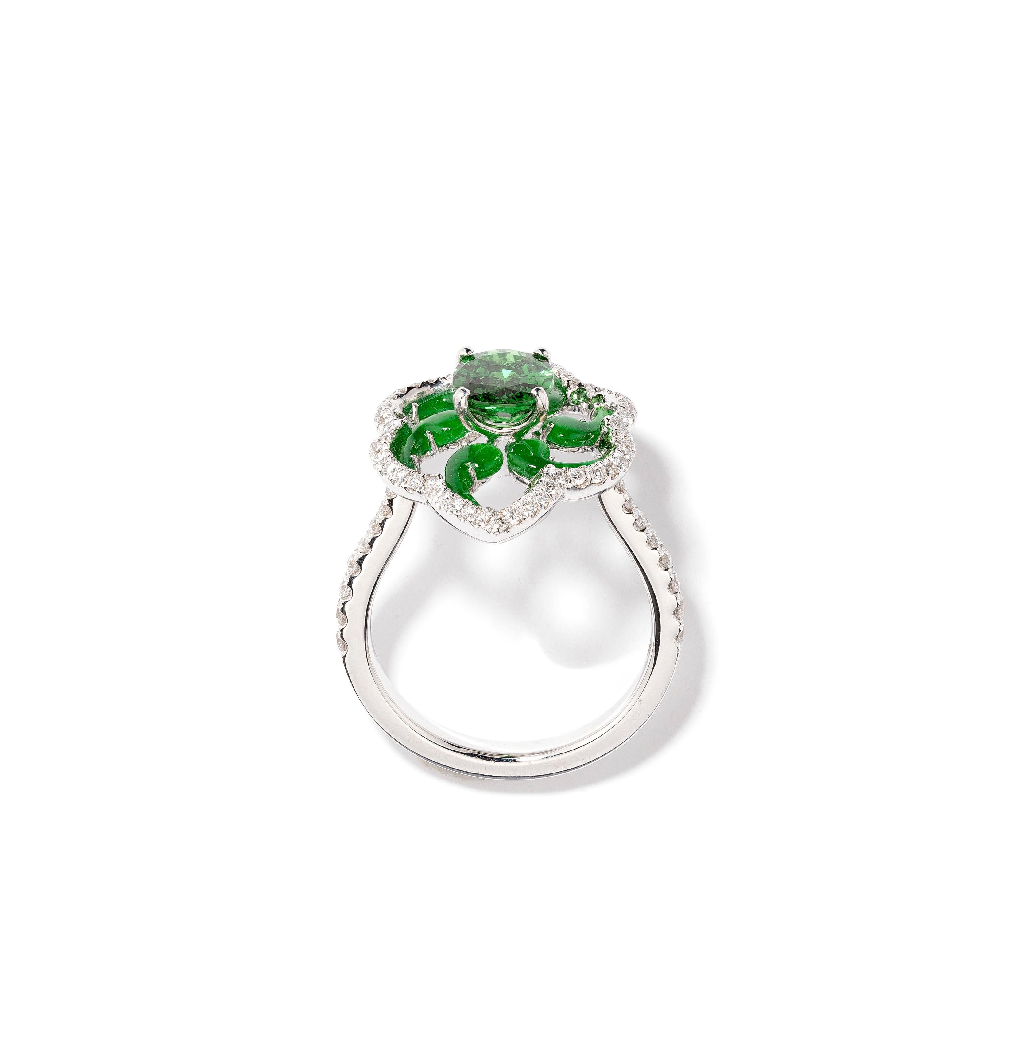 One ring made in white gold and set with tsavorite, jade and diamonds
1 oval shaped tsavorite weighing 1.17ct
16 tsavorites weighing 0.10cts
Finger size: 51mm
