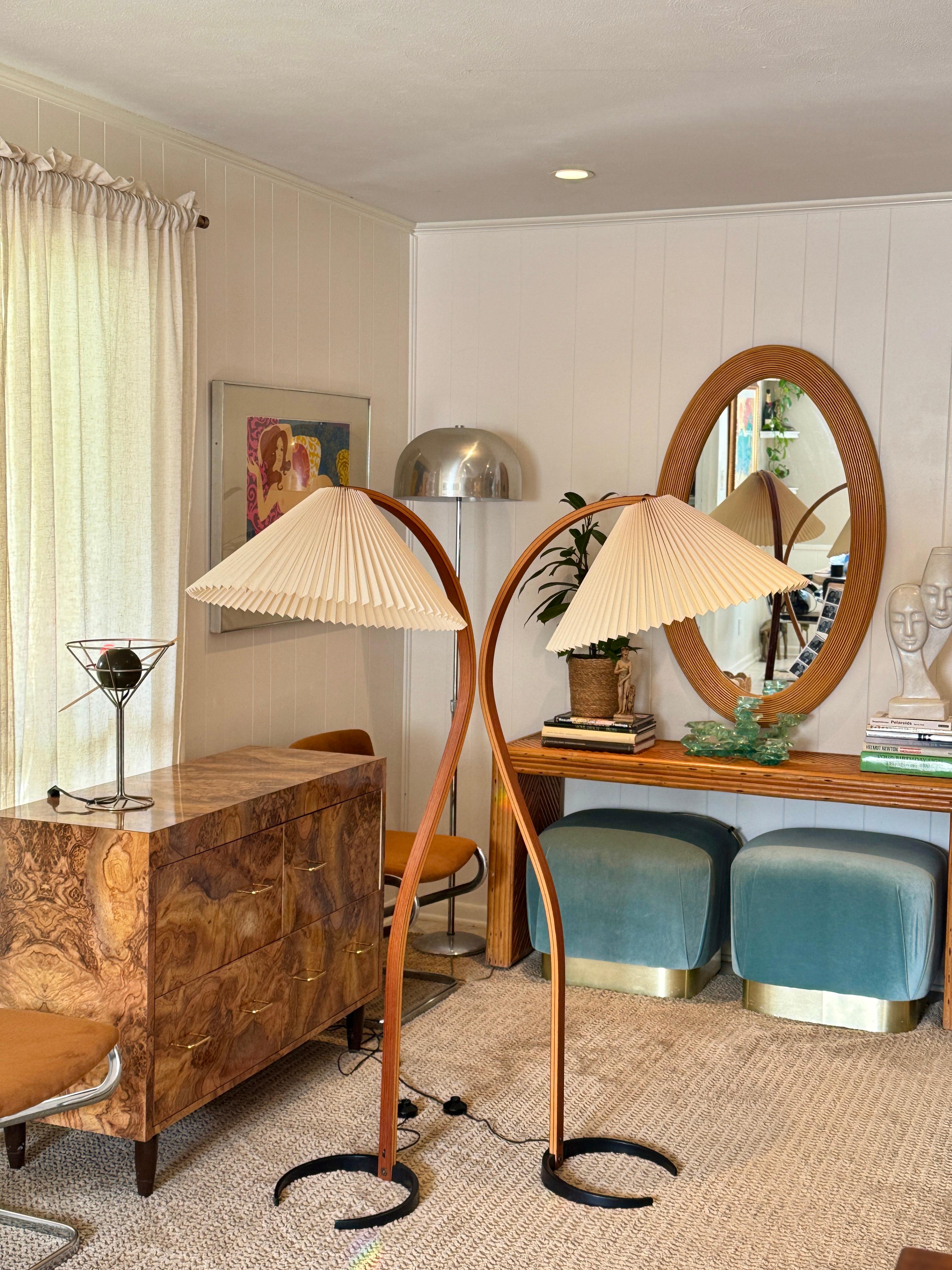 One vintage Caprani bentwood lamp, circa 1970s. Only one available. 3
