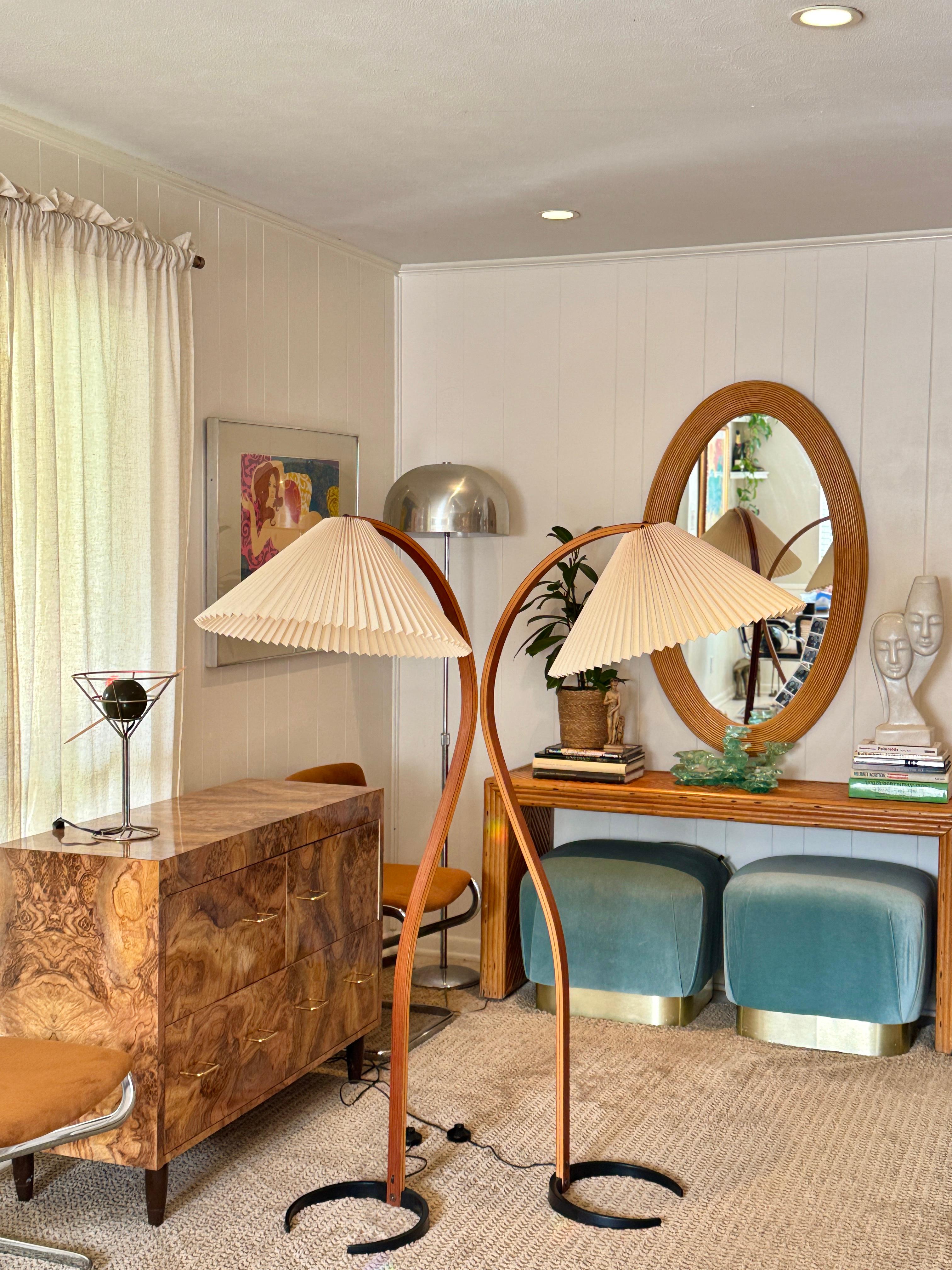 One vintage Caprani bentwood lamp, circa 1970s. Only one available. 4